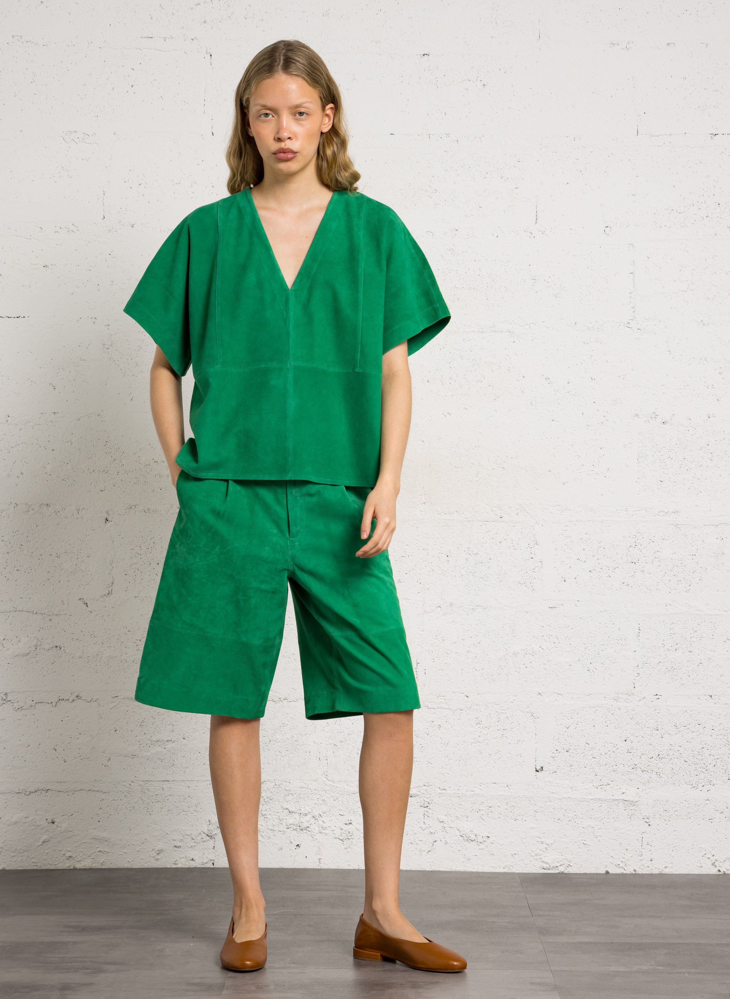 Flared V-neck top with short sleeves in suede BELLEPIECE Green