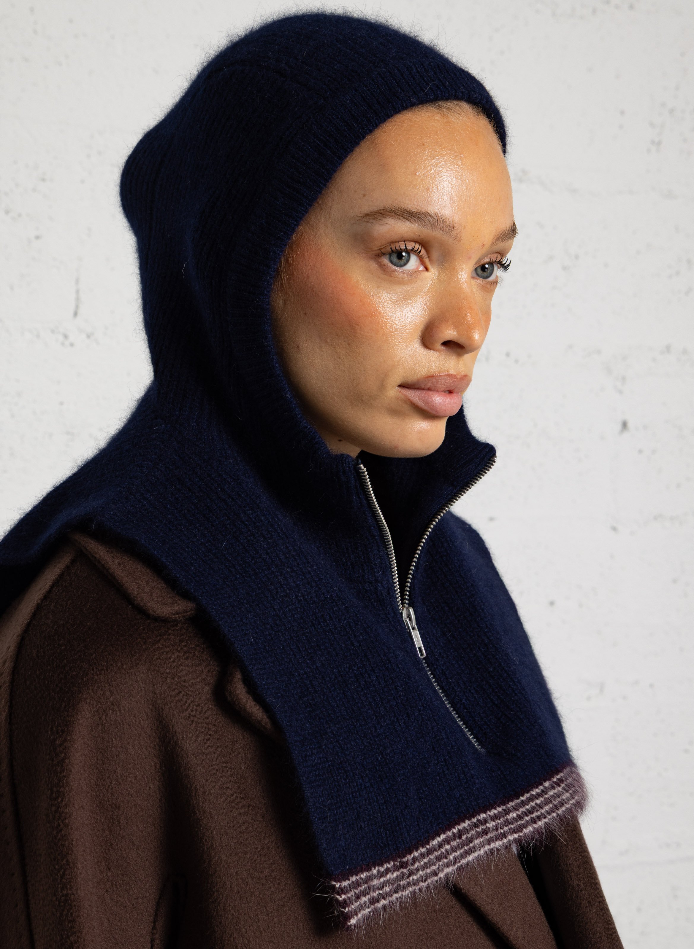 Solid knitted zip-up hood BELLEROSE Blue