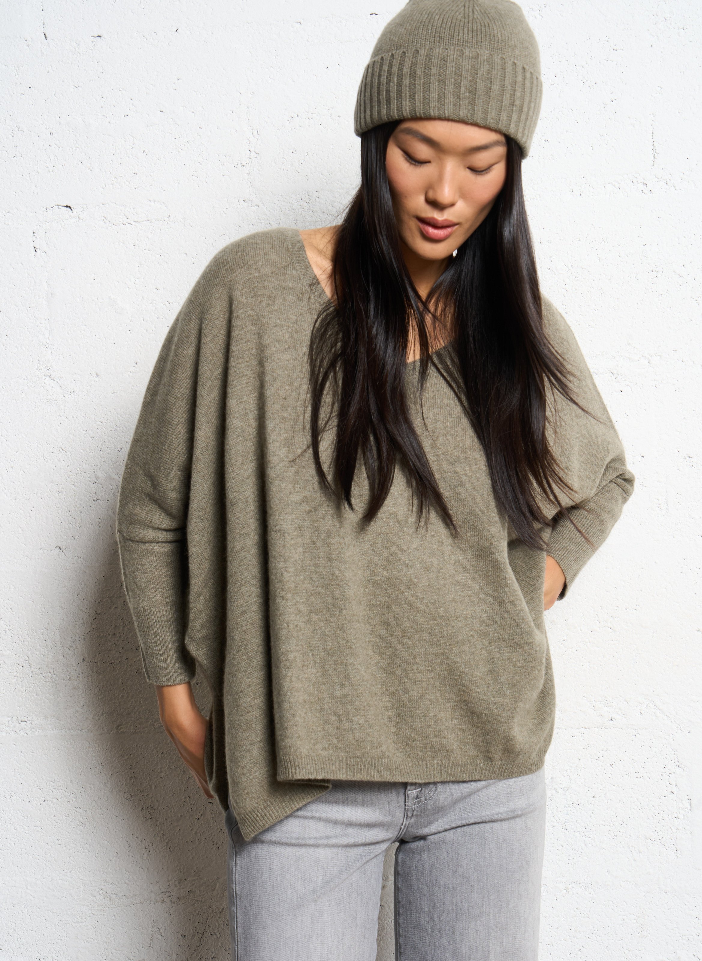 Pull col V oversize en cachemire KUJTEN Kaki