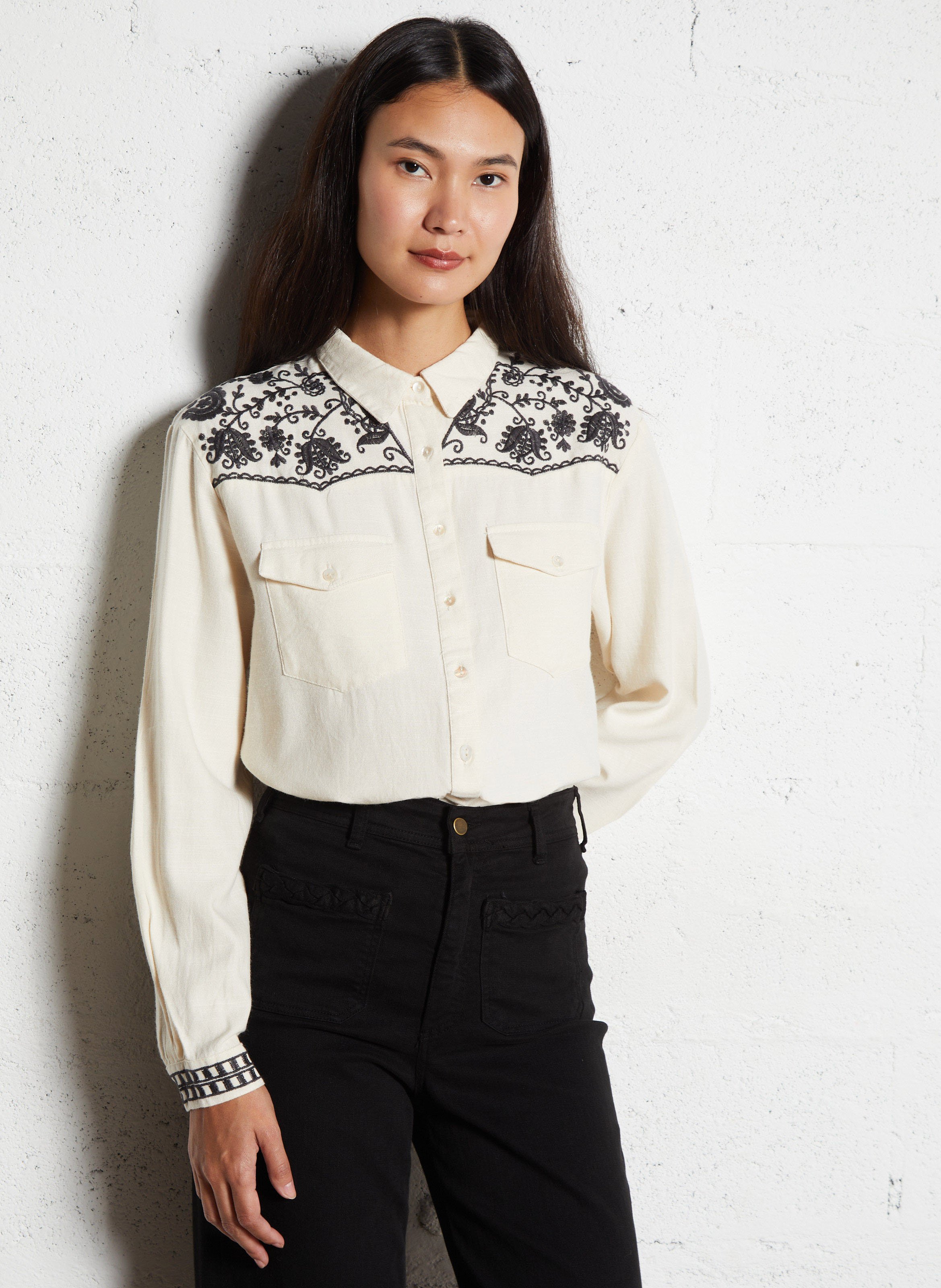 Chemise col classique brodée MAISON HOTEL Black