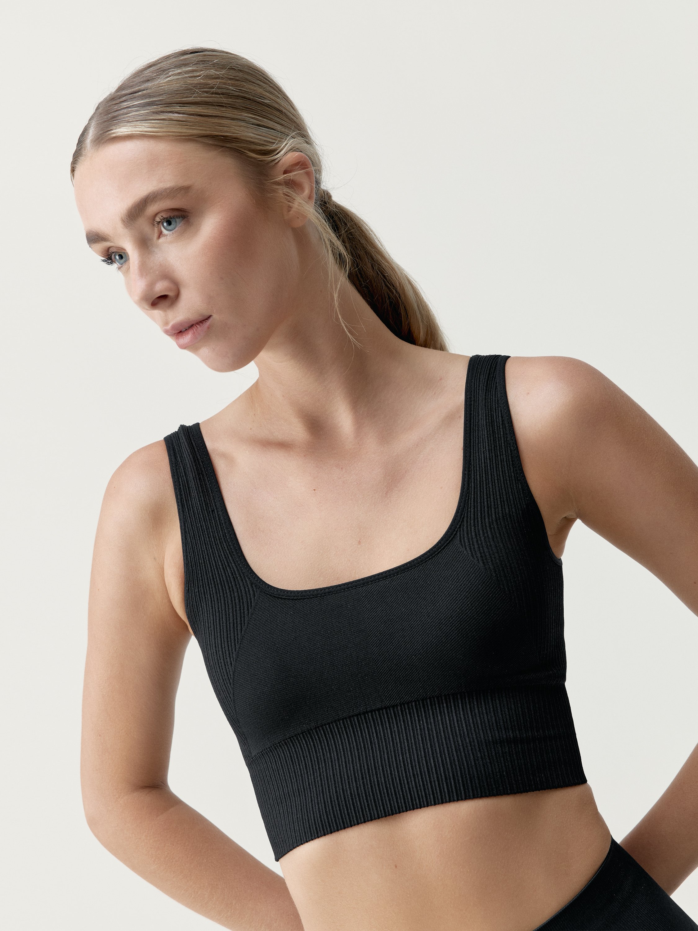 Seamless sports bra with removable padding BORN LIVING YOGA