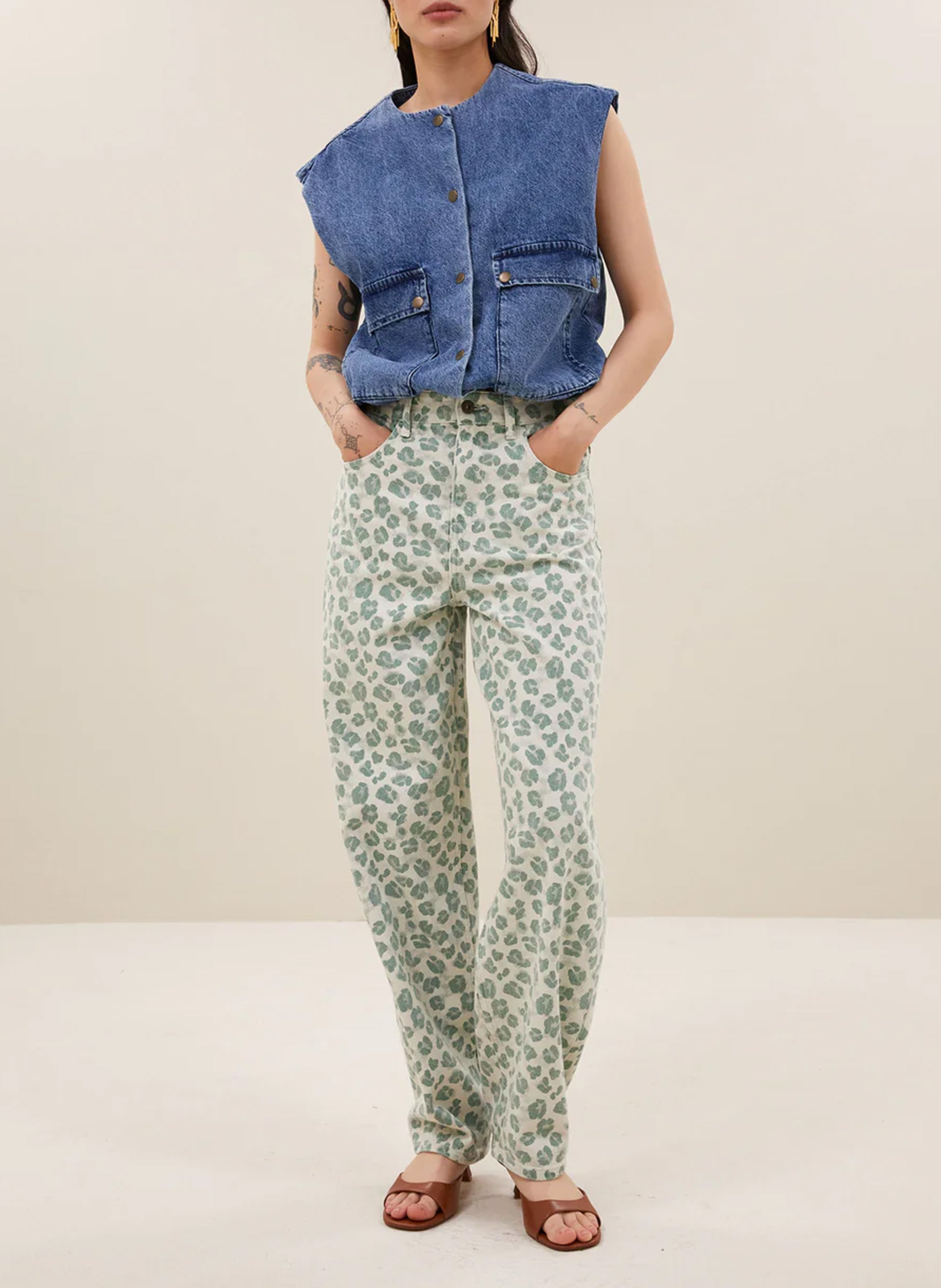 Ärmellose Jeansweste mit Knopfleiste BY BAR Stone-bleached Jeans