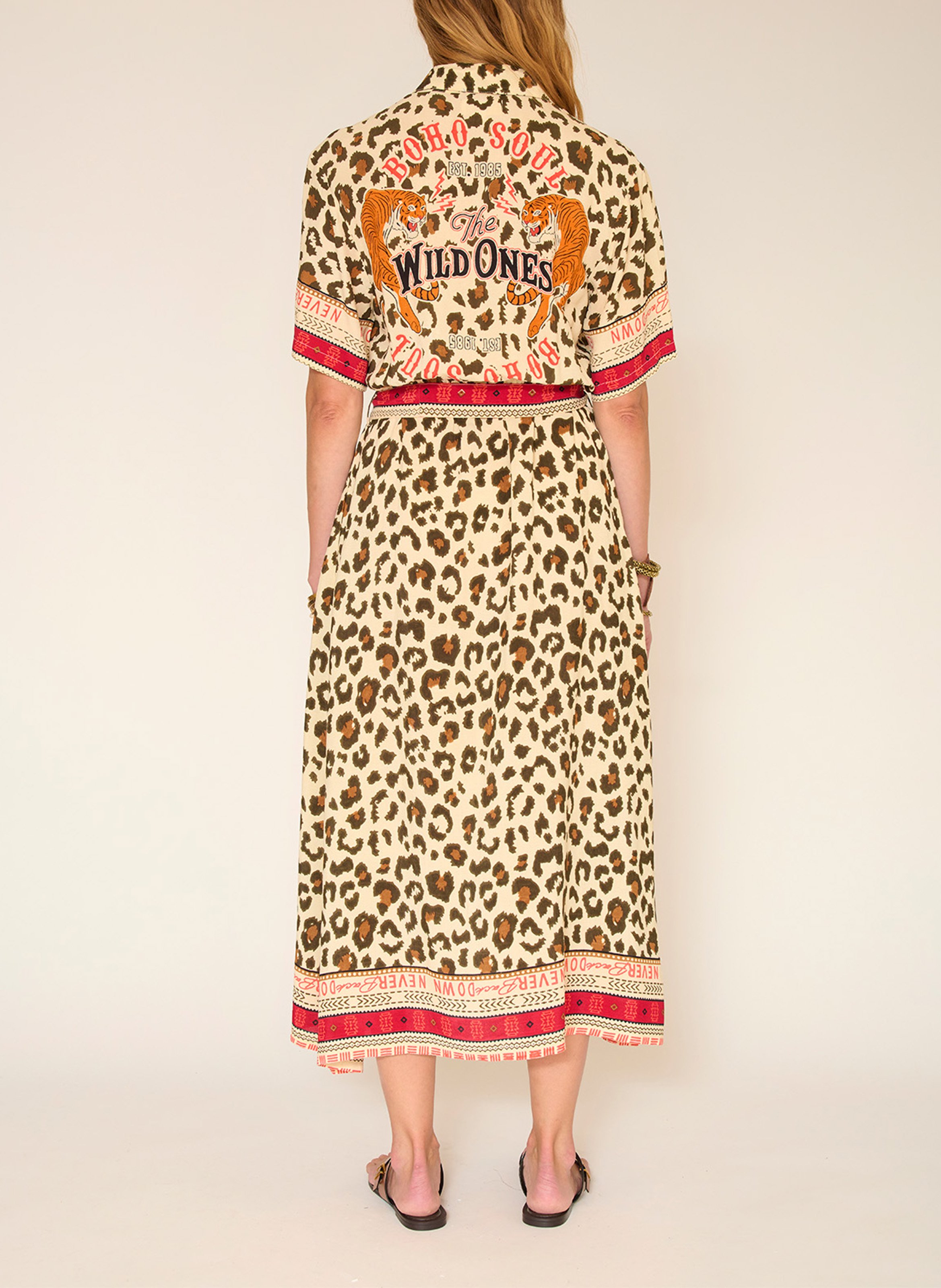 Langes Kleid mit klassischem Kragen und Leoparden-Print MKT Beige