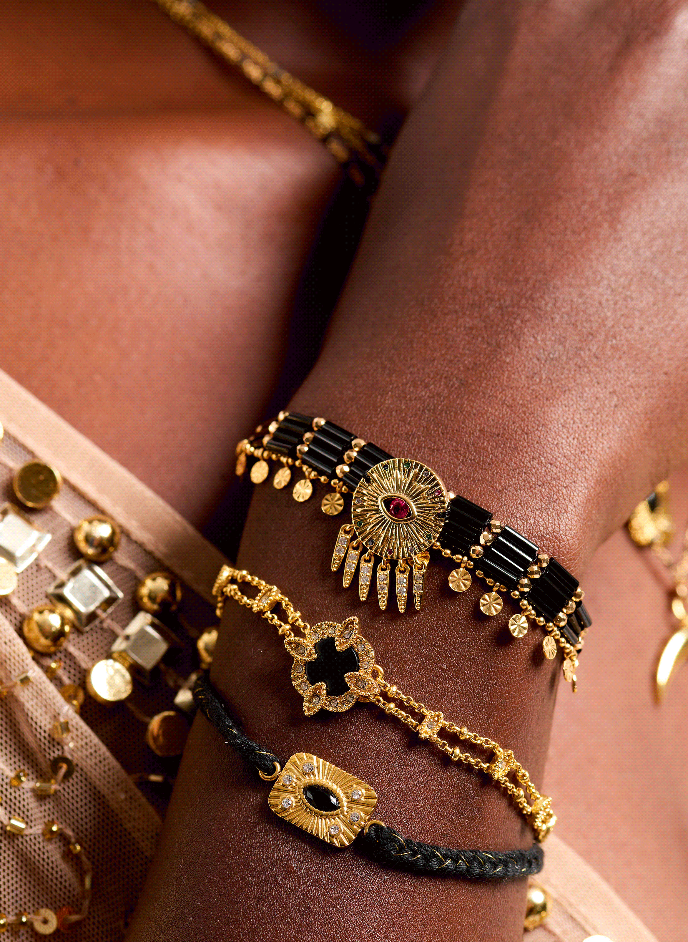 Beaded bracelet with brass cabochon and charms HIPANEMA Black