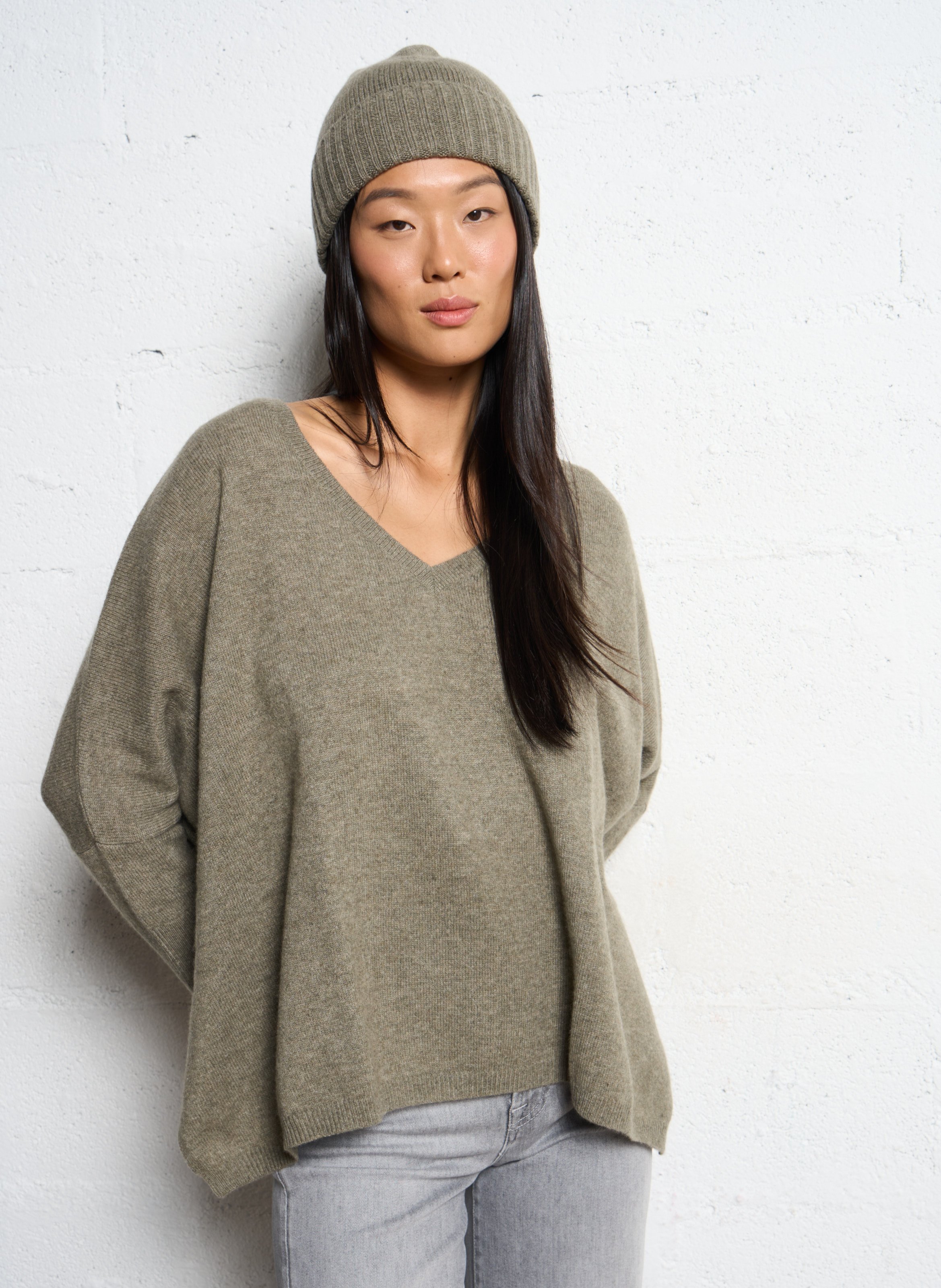 Pull col V oversize en cachemire KUJTEN Kaki
