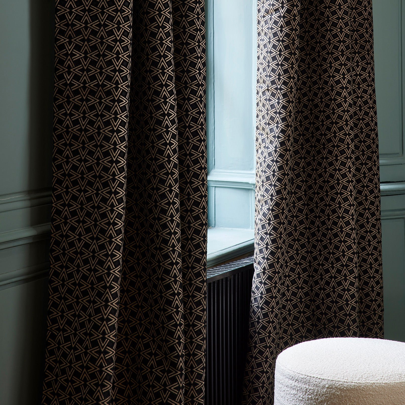 Curtain with eyelets MADURA Black