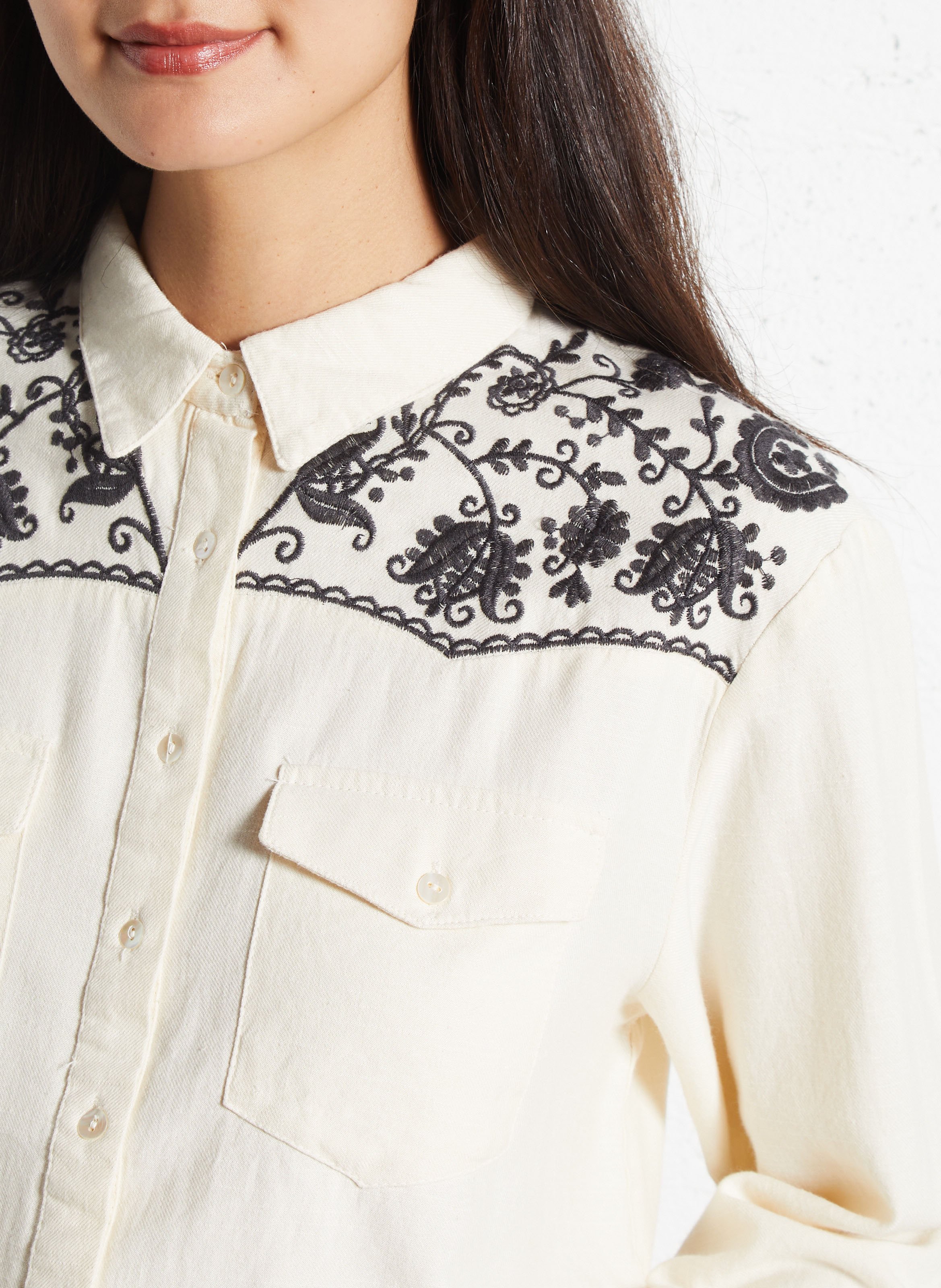 Chemise col classique brodée MAISON HOTEL Black