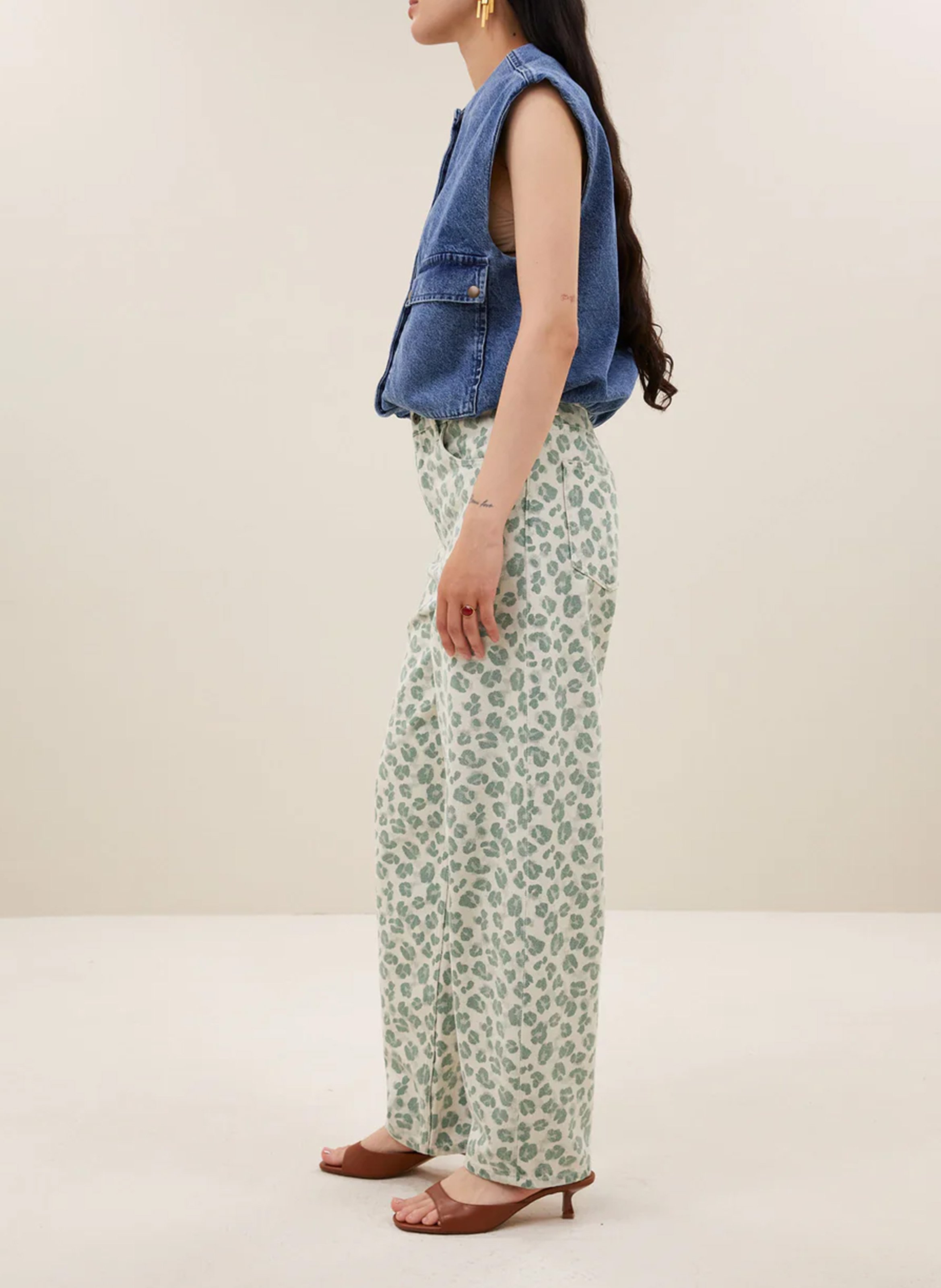 Ärmellose Jeansweste mit Knopfleiste BY BAR Stone-bleached Jeans