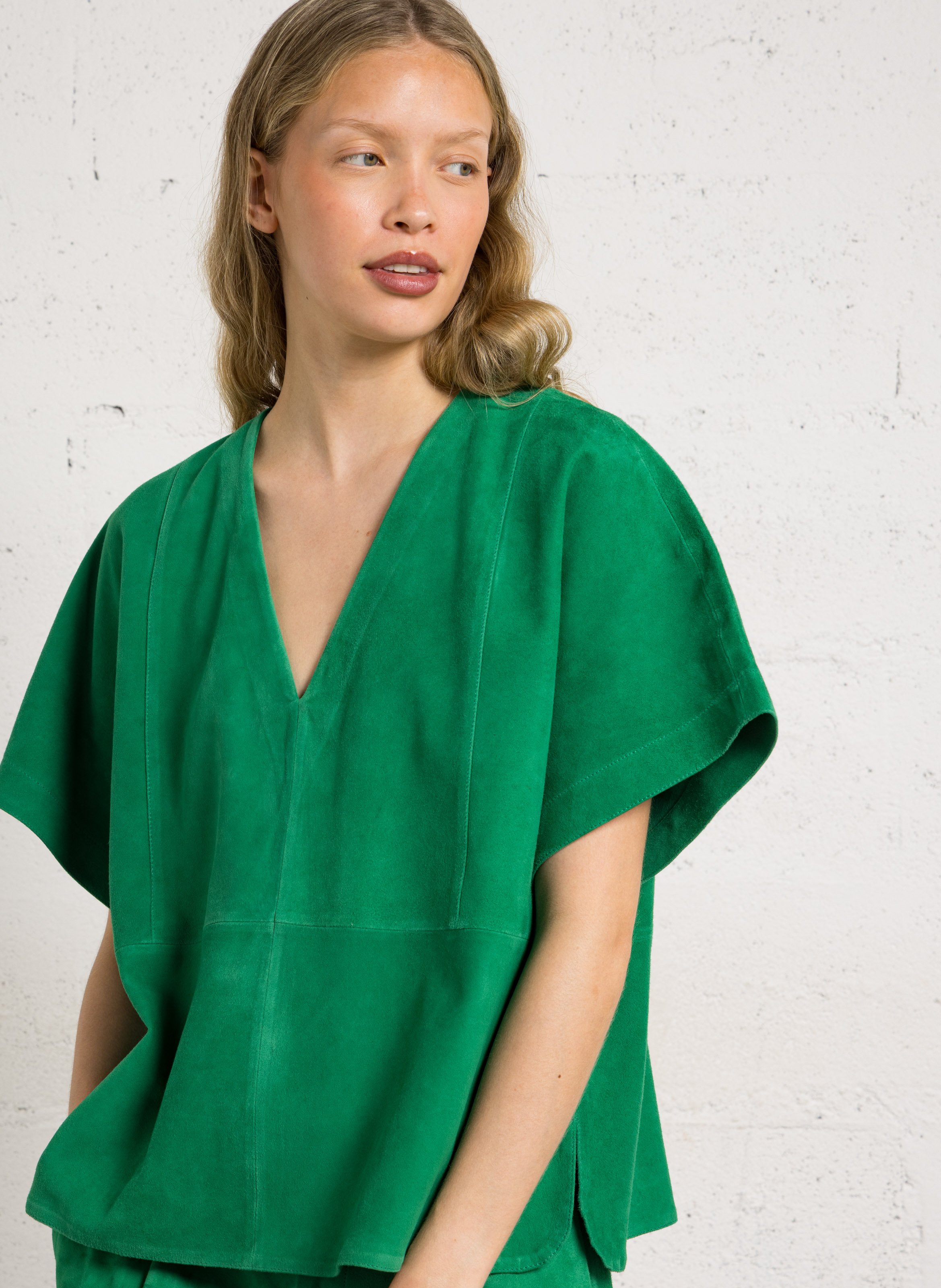 Flared V-neck top with short sleeves in suede BELLEPIECE Green