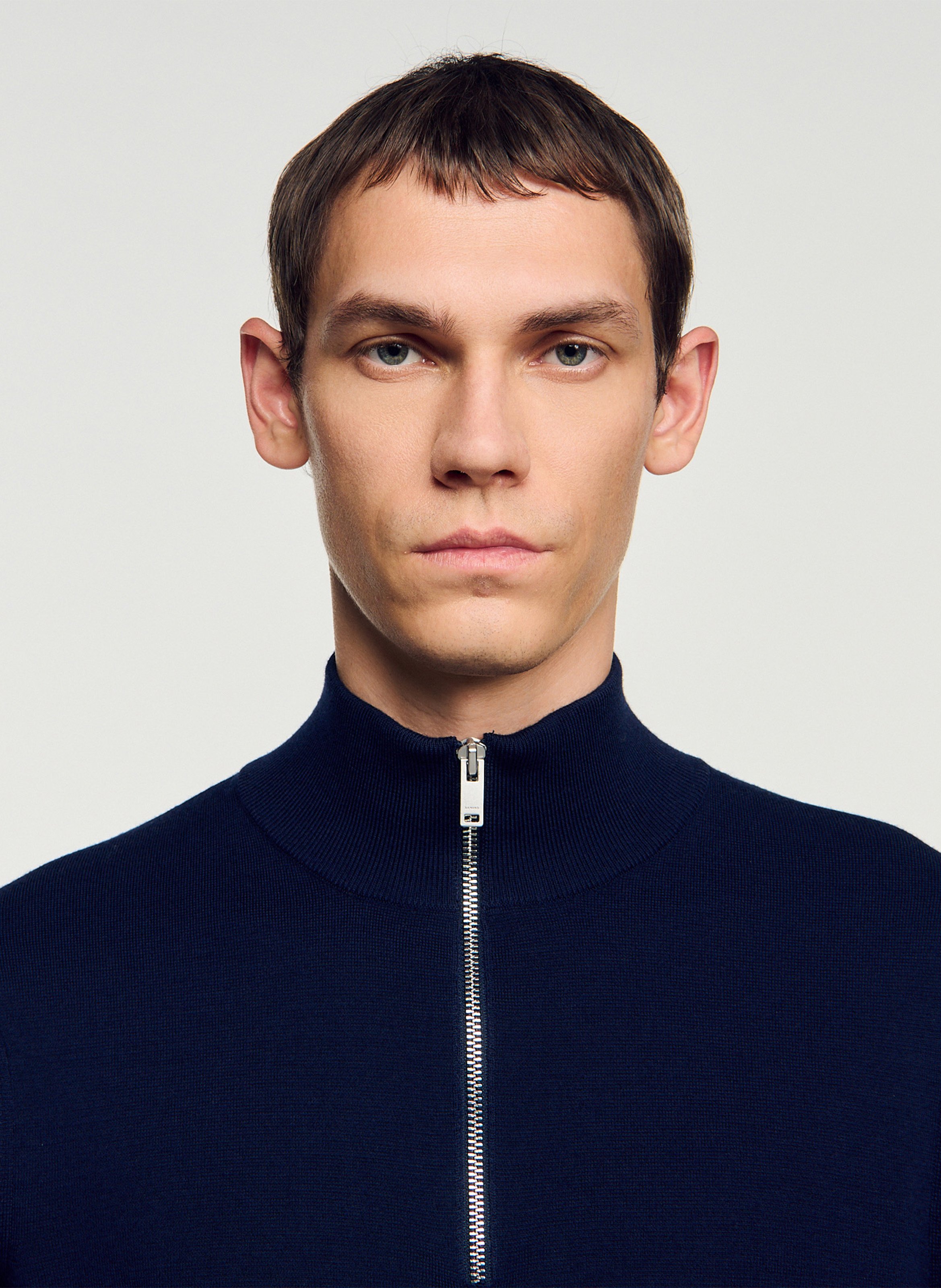 Gerade geschnittener Wollpullover mit Stehkragen und Reißverschluss SANDRO Blau