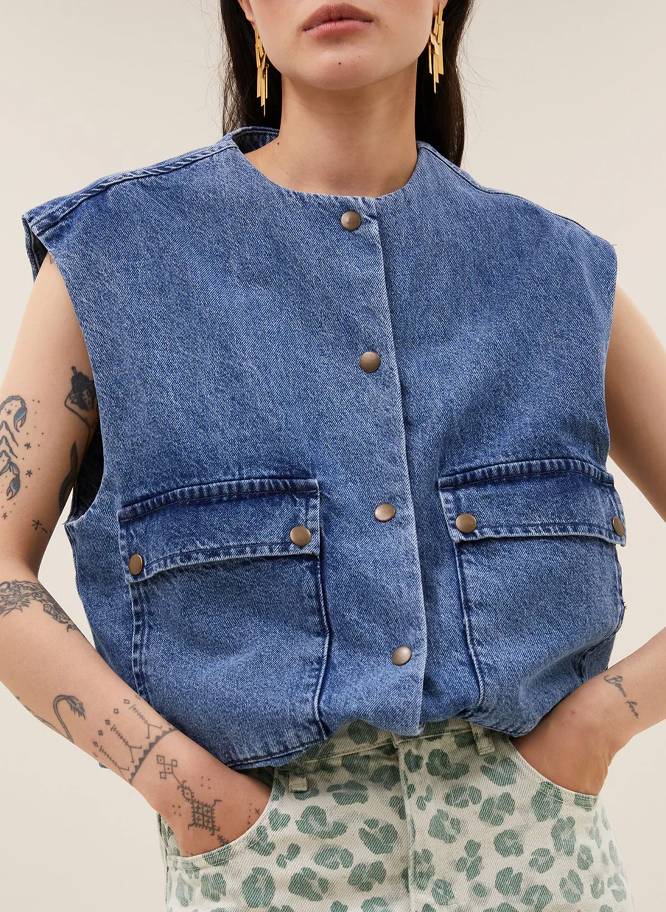 Ärmellose Jeansweste mit Knopfleiste BY BAR Stone-bleached Jeans