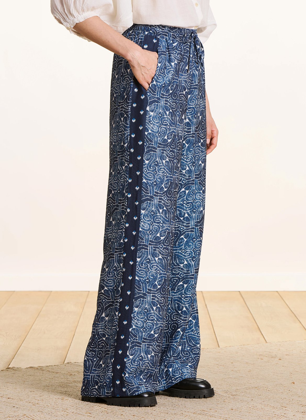 Weite Hose mit Ethno-Print LA FEE MARABOUTEE Blau