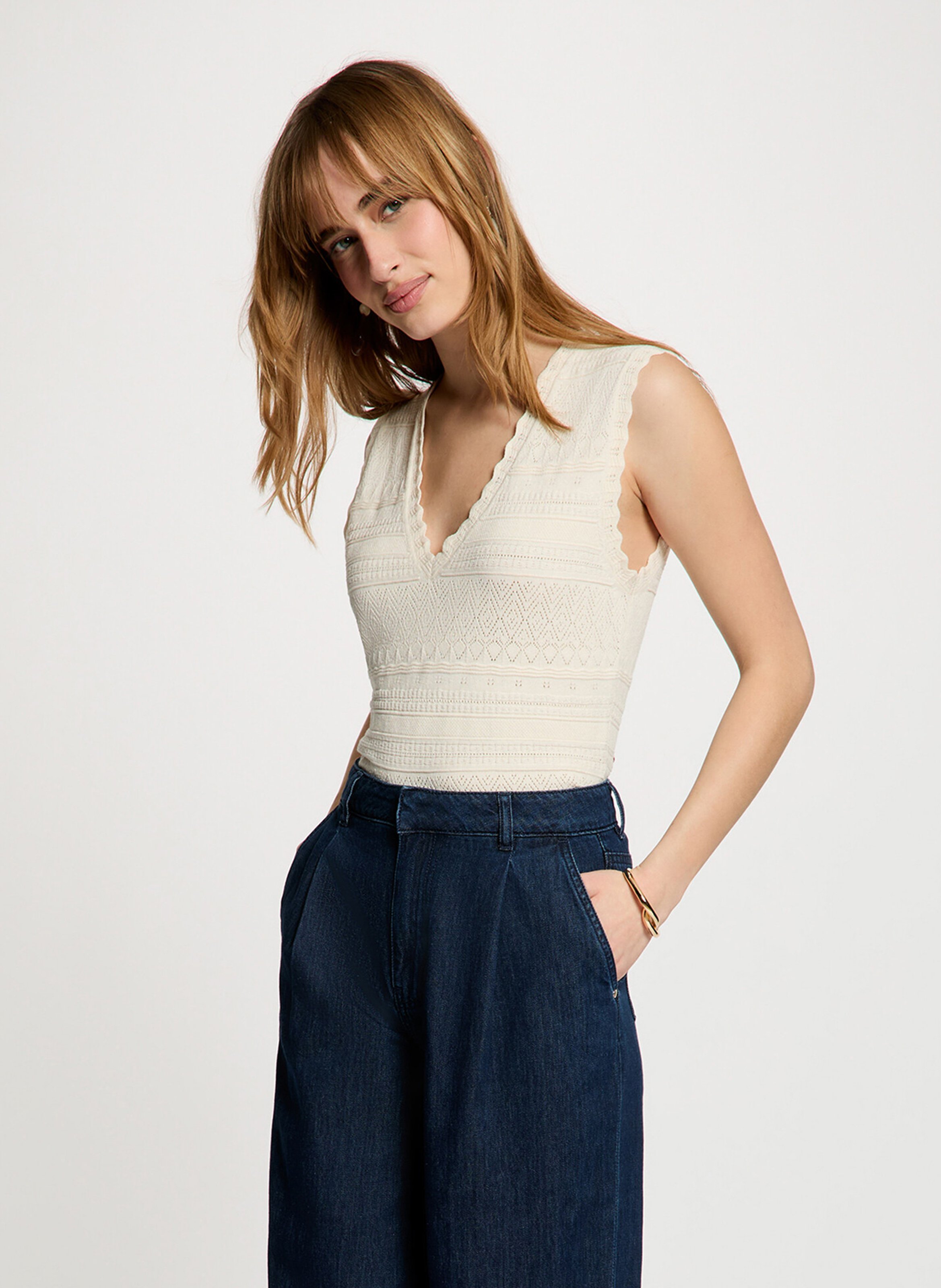 Eng anliegender V-Ausschnitt-Pullover MORGAN Beige