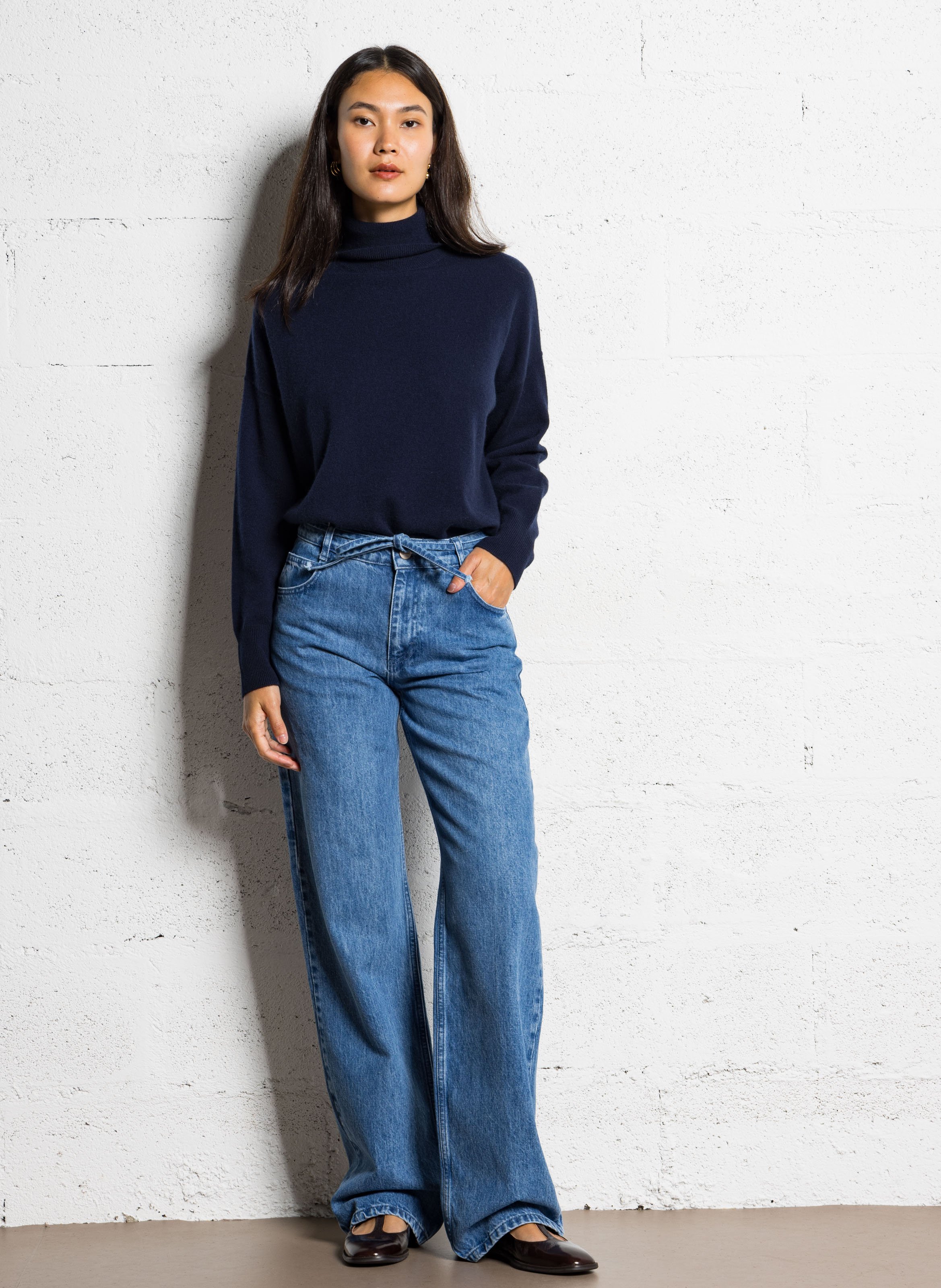 Pull col roulé uni en cachemire MAJESTIC FILATURES Bleu