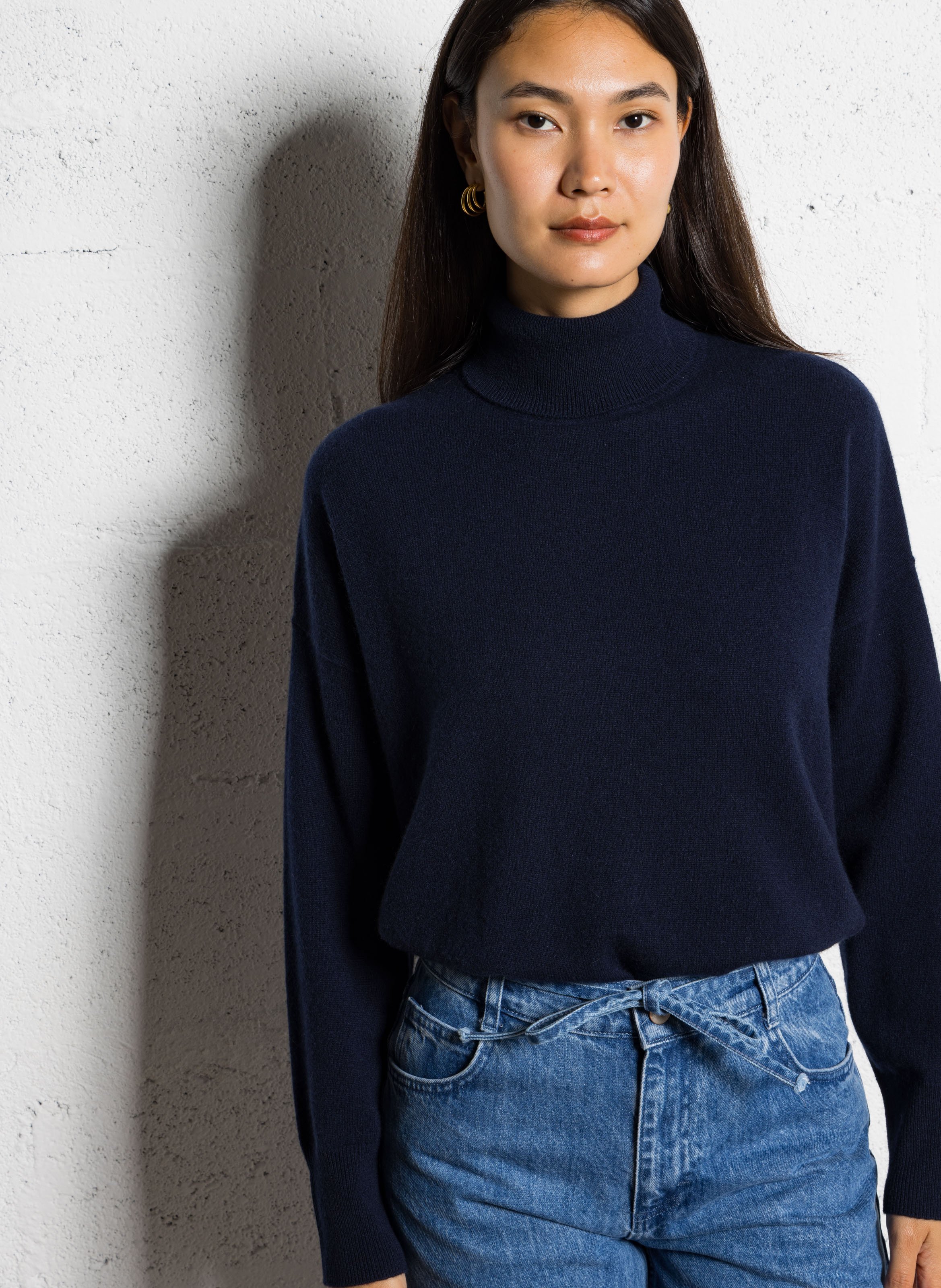 Pull col roulé uni en cachemire MAJESTIC FILATURES Bleu