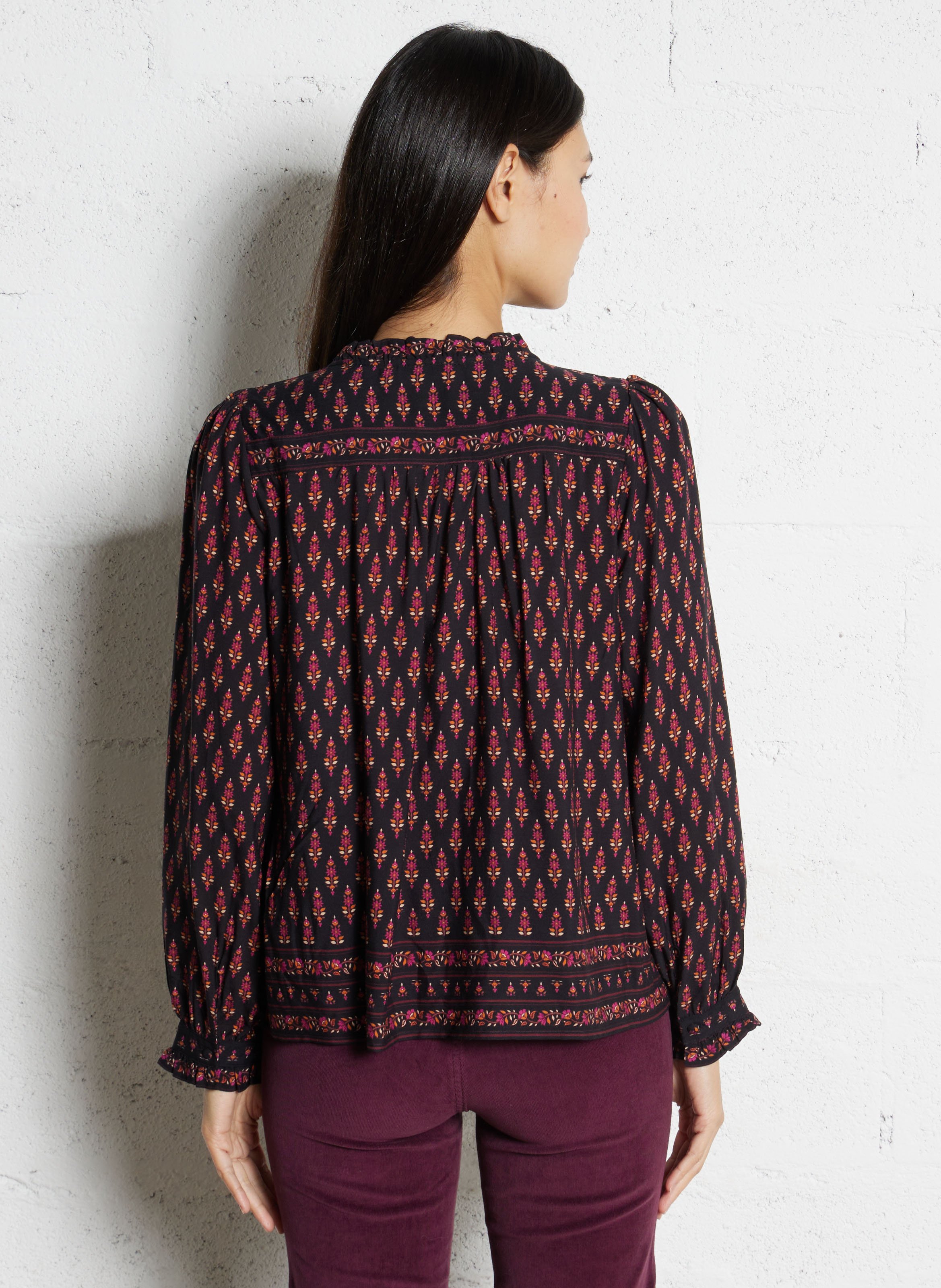 Fließende gerade Bluse mit Blumen LA PETITE ETOILE Mehrfarbig