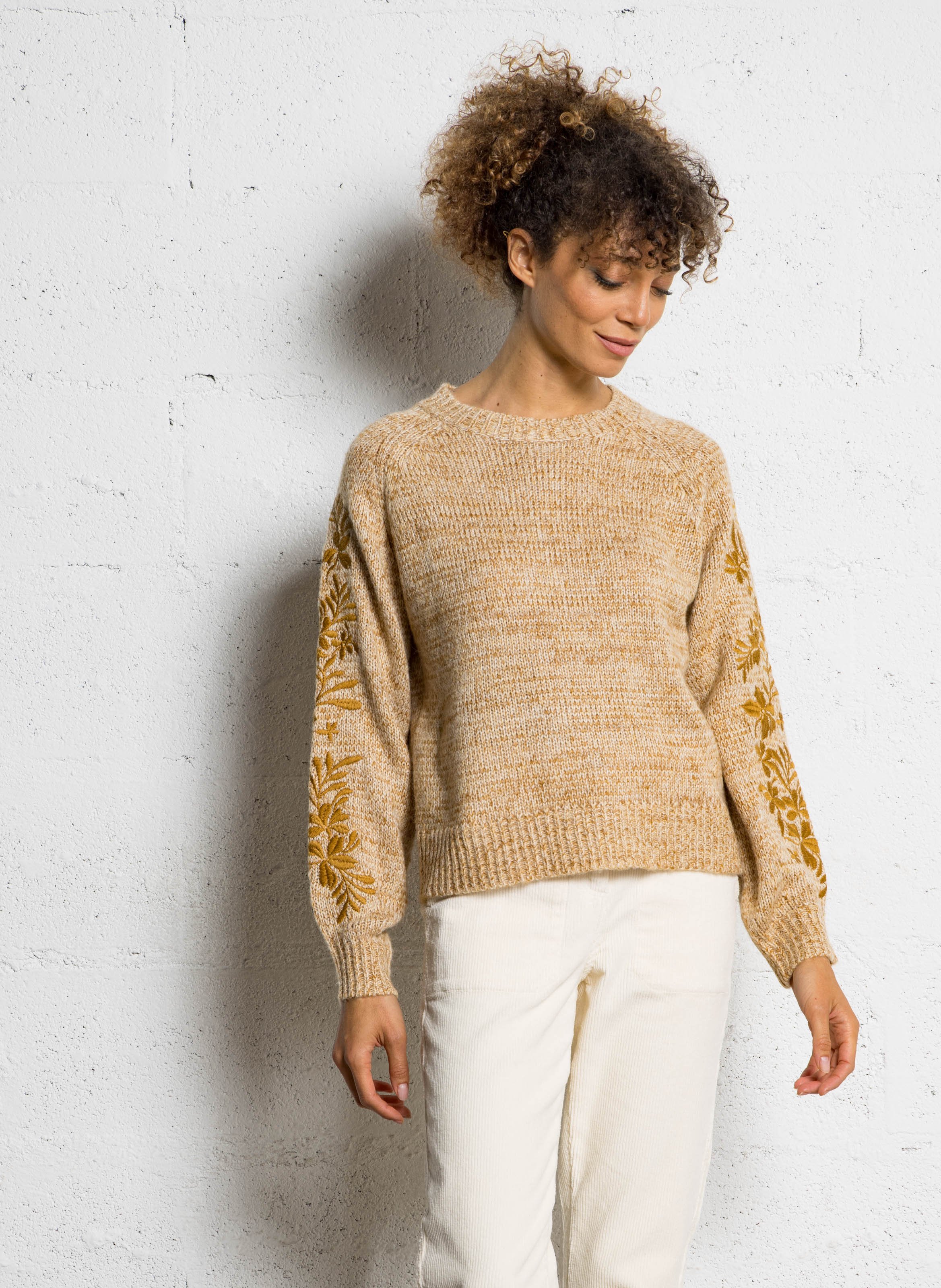 Pull ample col rond brodé en maille chinée LA PETITE ETOILE Beige