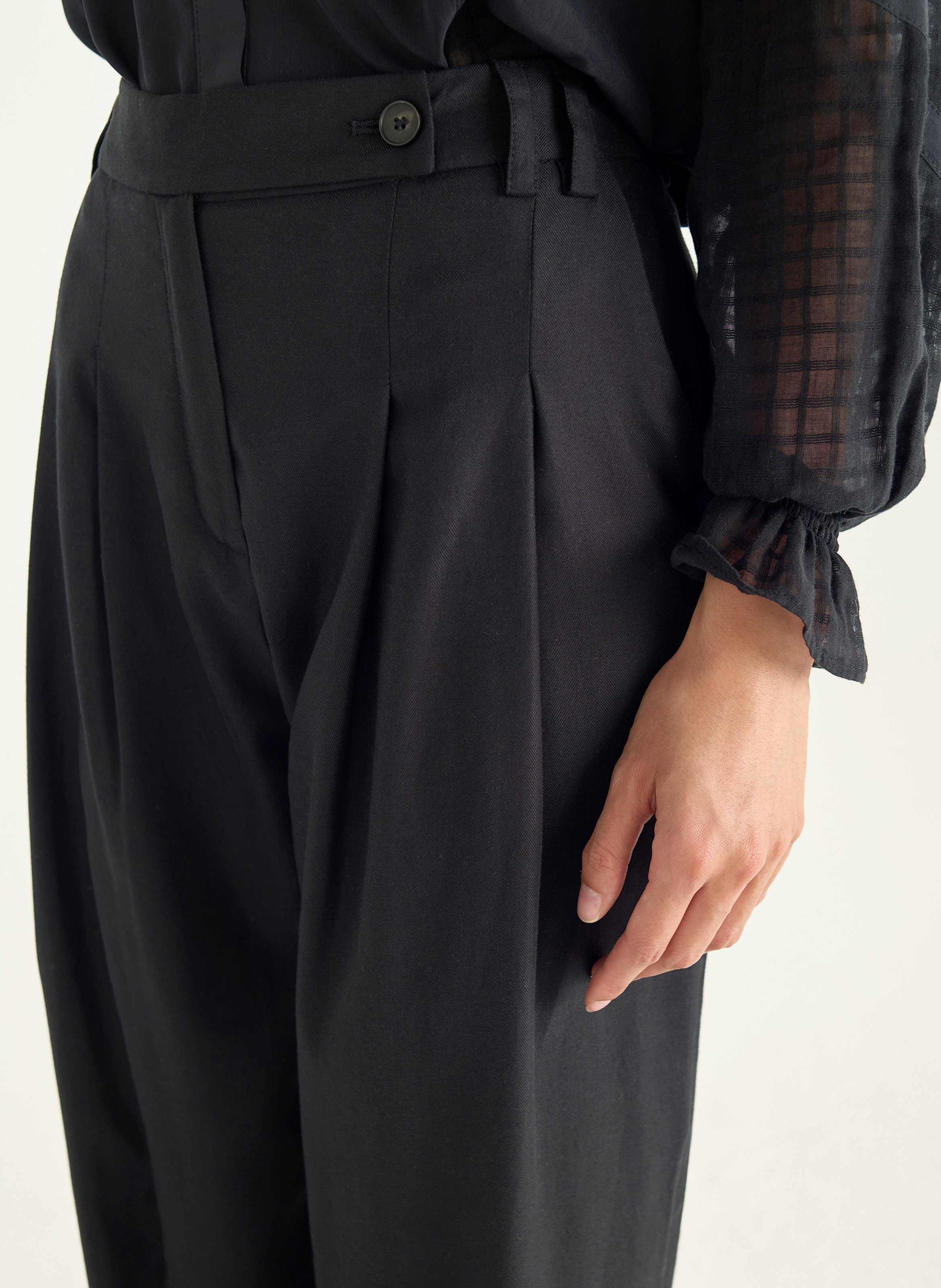 Carrot trousers COTELAC ACOTE Black