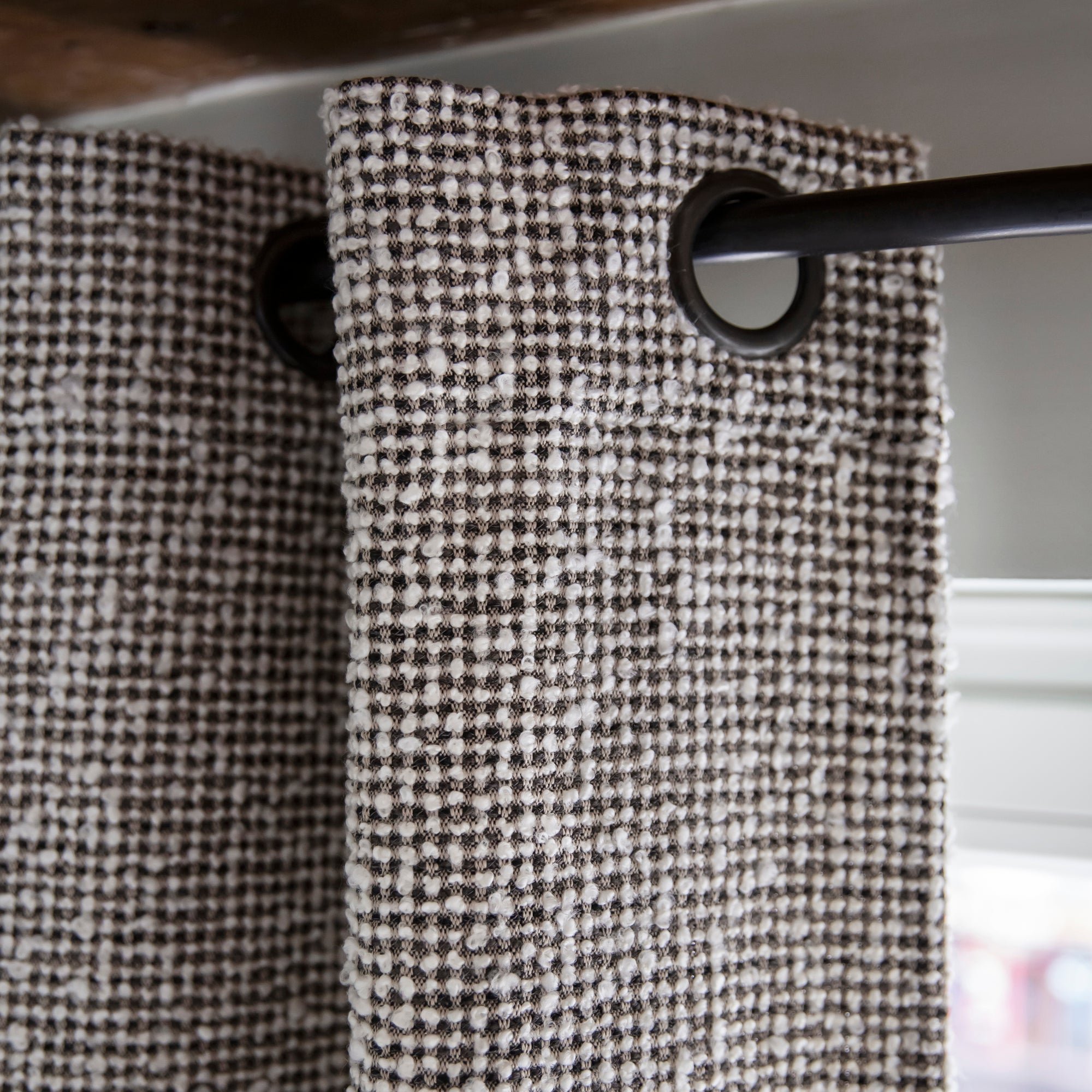 Curtain with black eyelets MADURA White