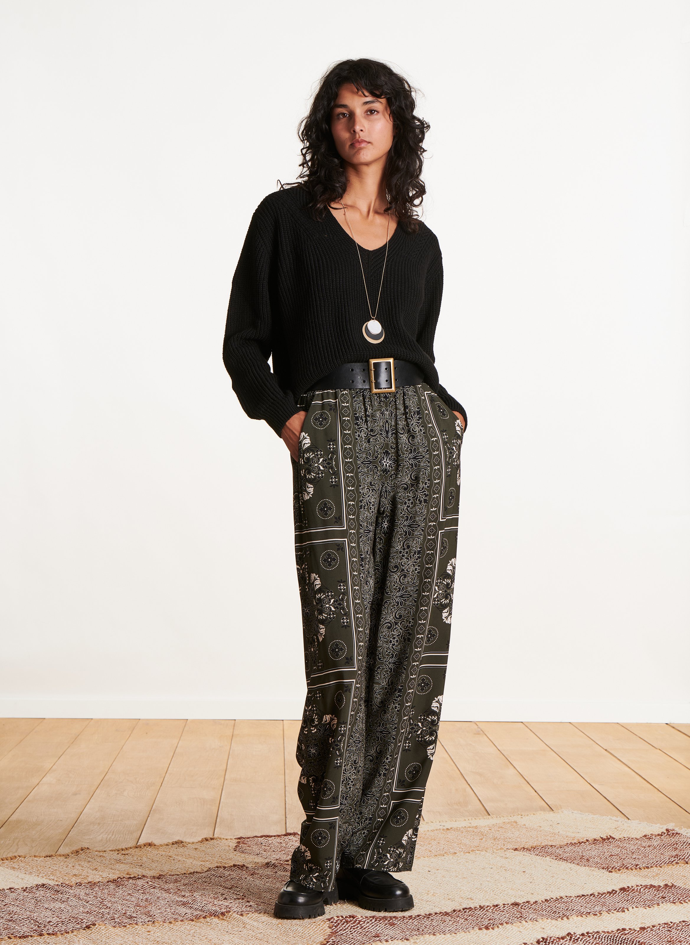 Oversized V-Ausschnitt-Pullover aus Rippenstrick LA FEE MARABOUTEE Schwarz