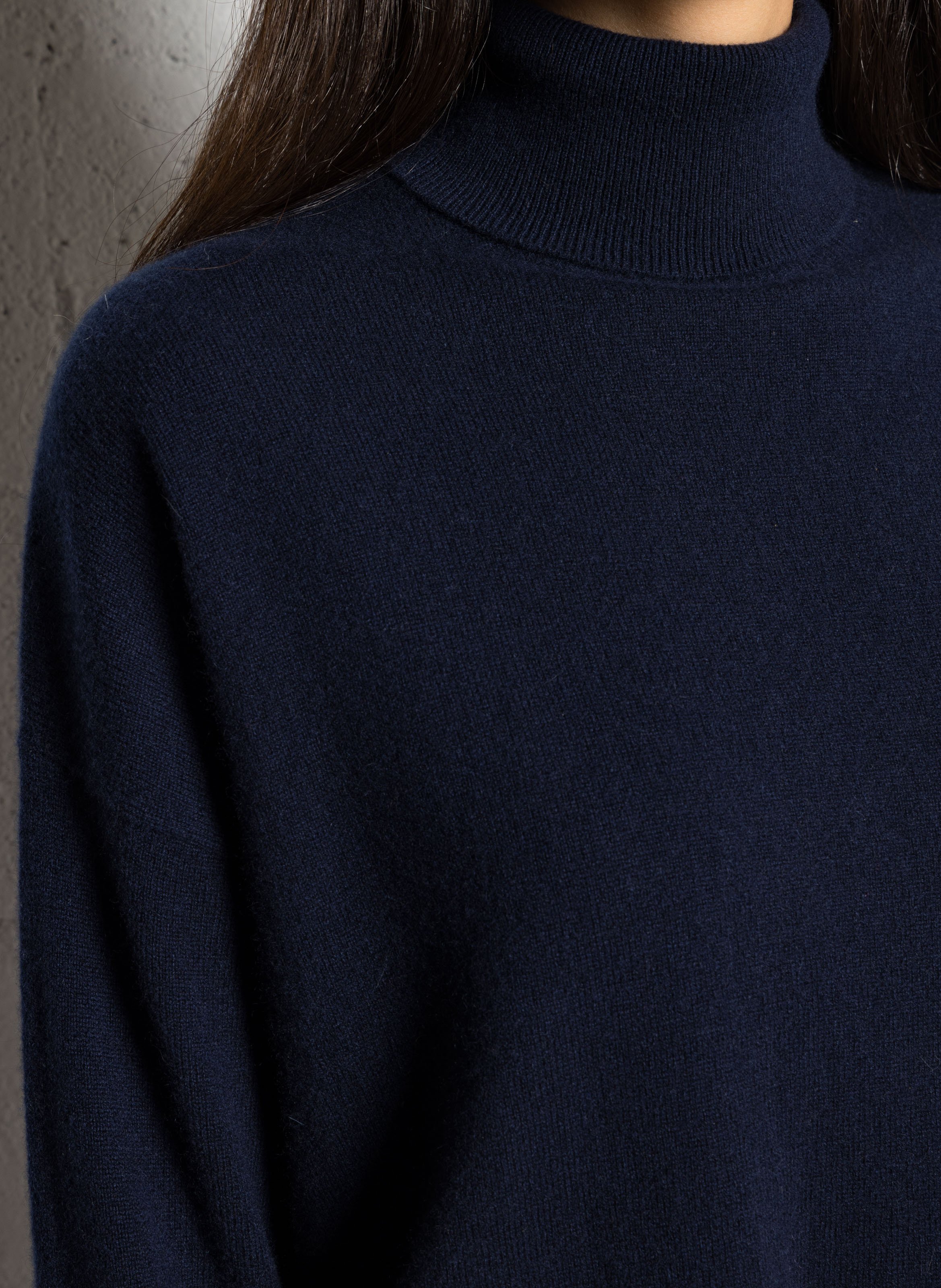 Pull col roulé uni en cachemire MAJESTIC FILATURES Bleu