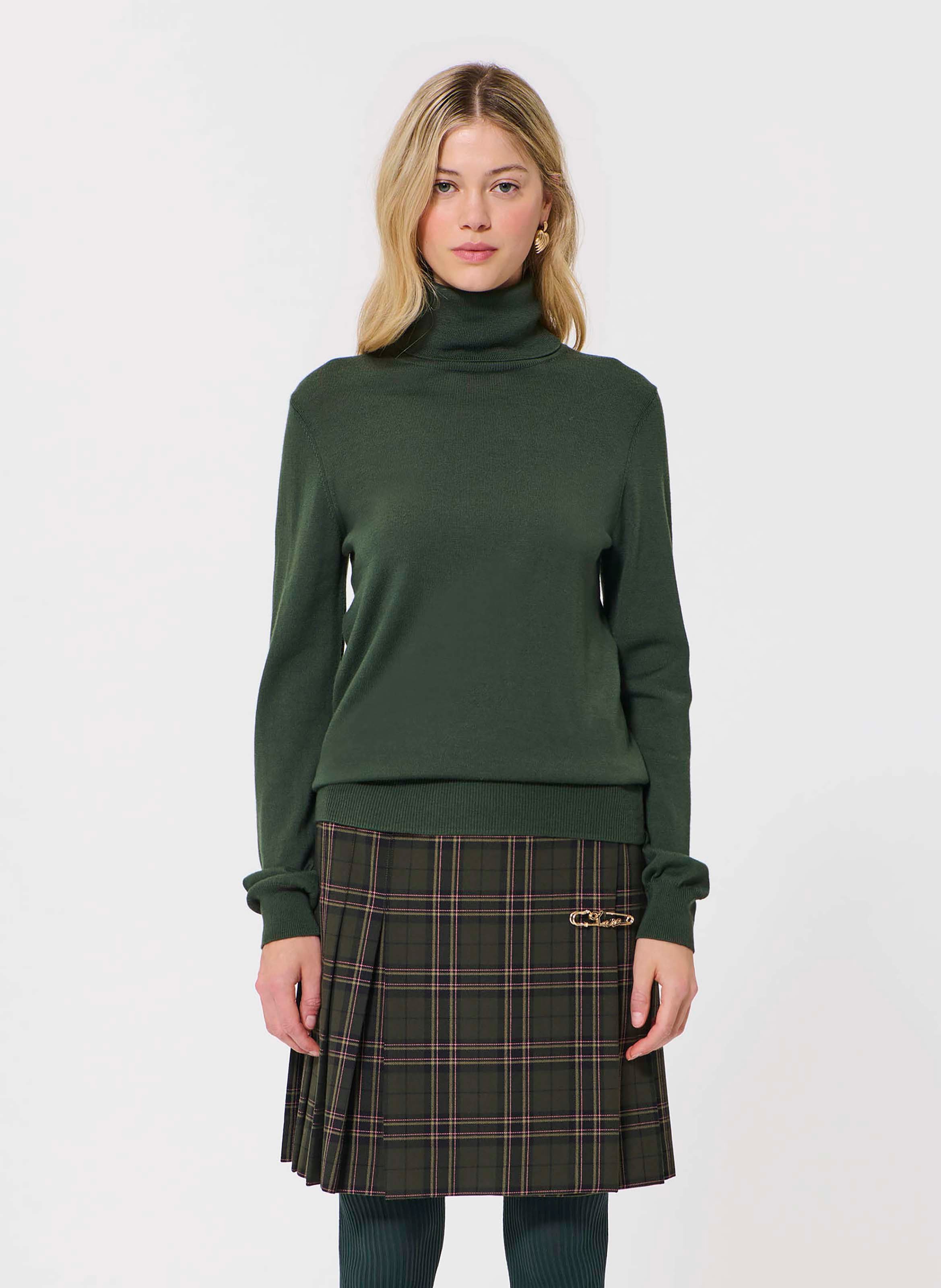 Pull moulant col roulé en laine TARA JARMON