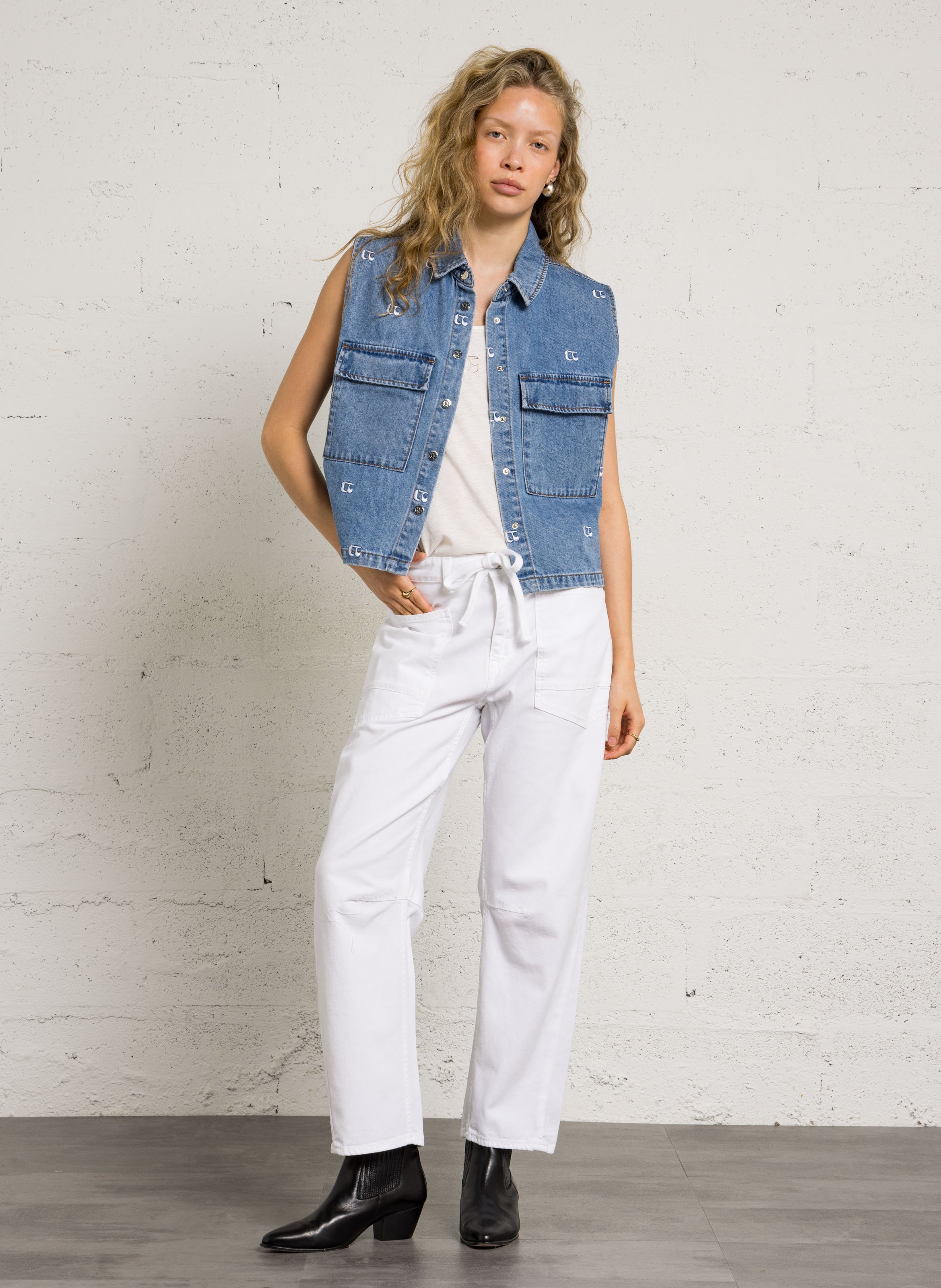 Embroidered sleeveless denim jacket LE TEMPS DES CERISES Blue