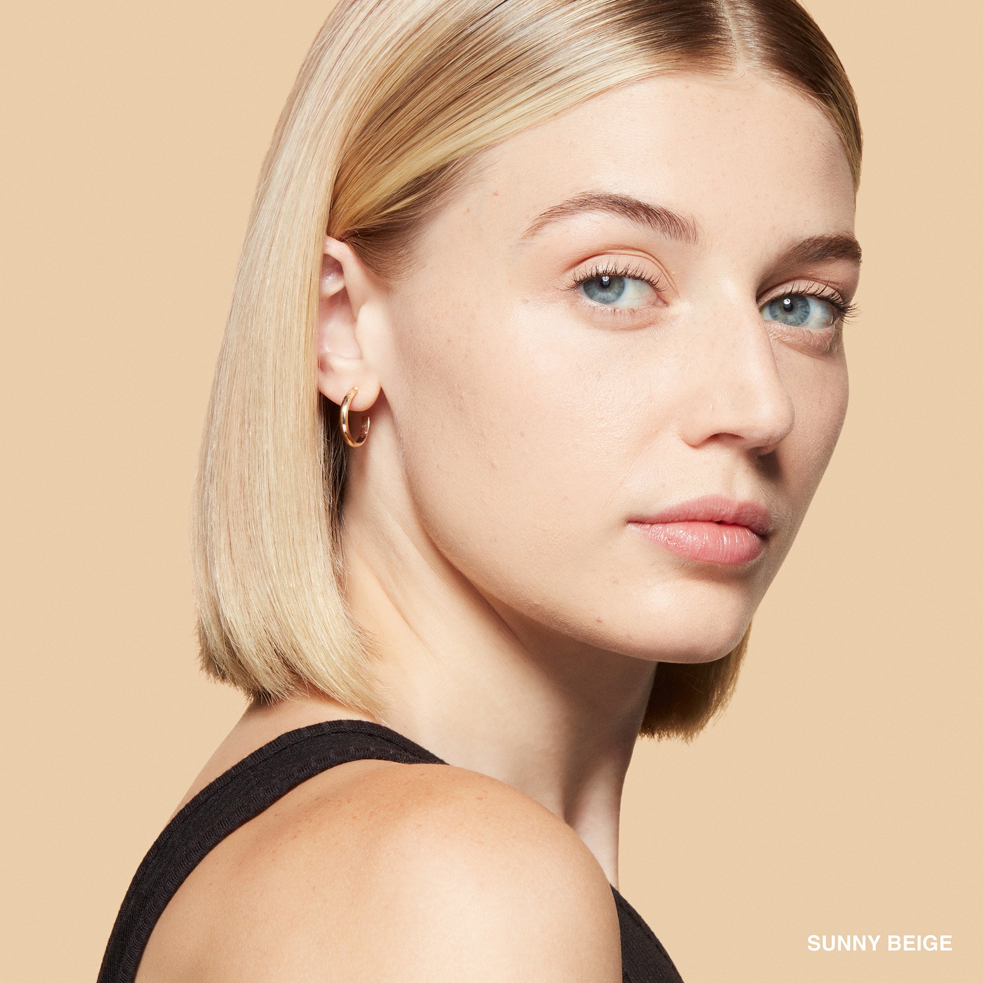 Sheer Finish Pressed Powder BOBBI BROWN Sunny beige