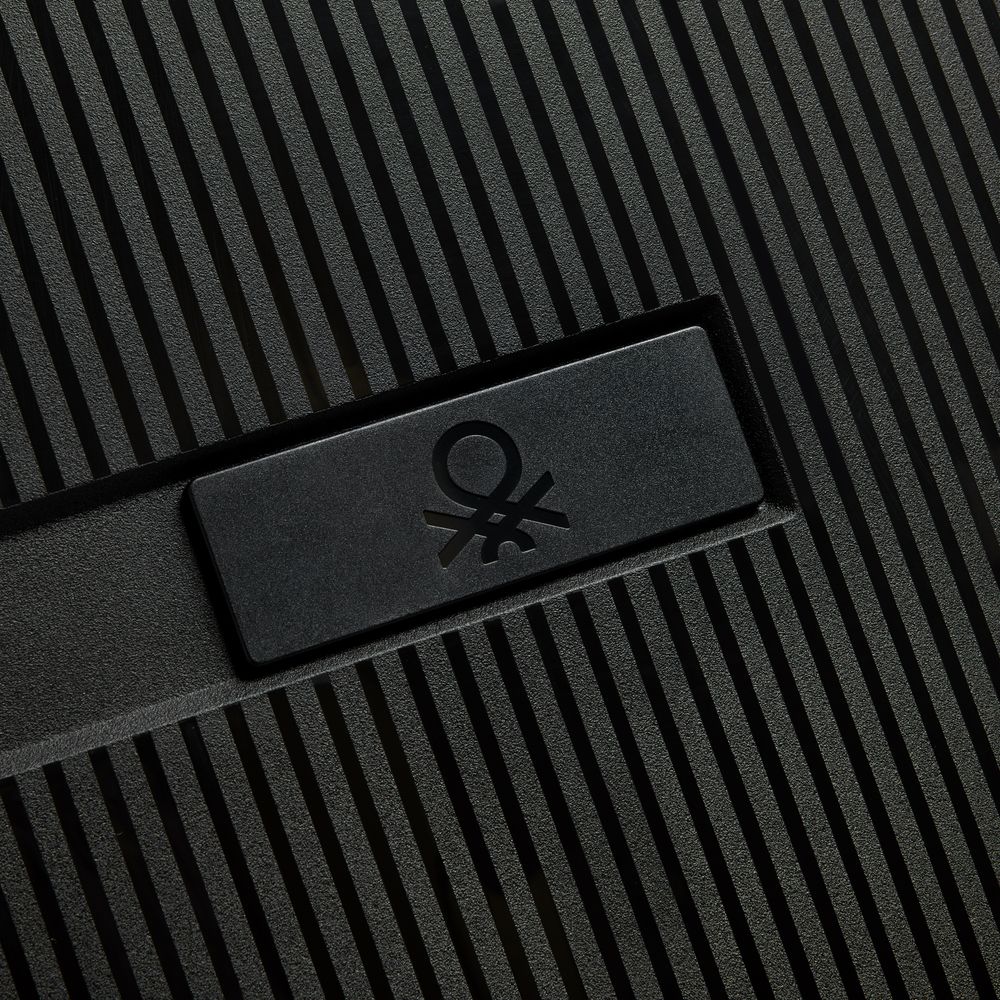 Rigid hold suitcase Black