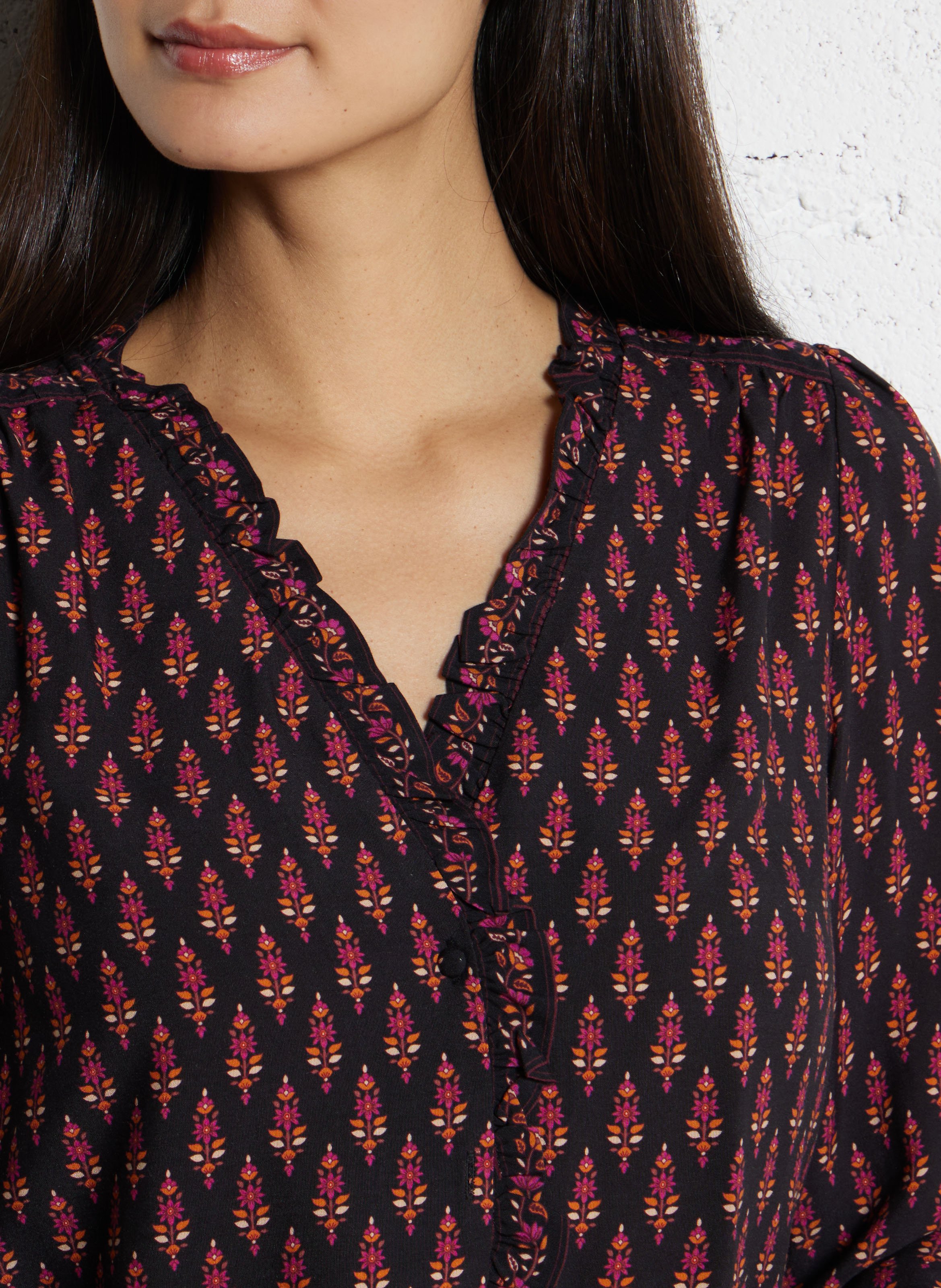 Fließende gerade Bluse mit Blumen LA PETITE ETOILE Mehrfarbig