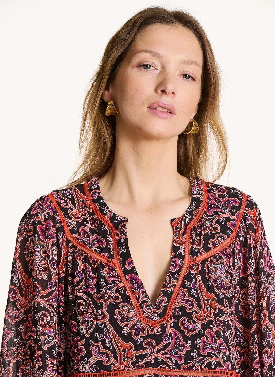 Bedrucktes langes Kleid mit Tunika-Kragen LA FEE MARABOUTEE Mehrfarbig