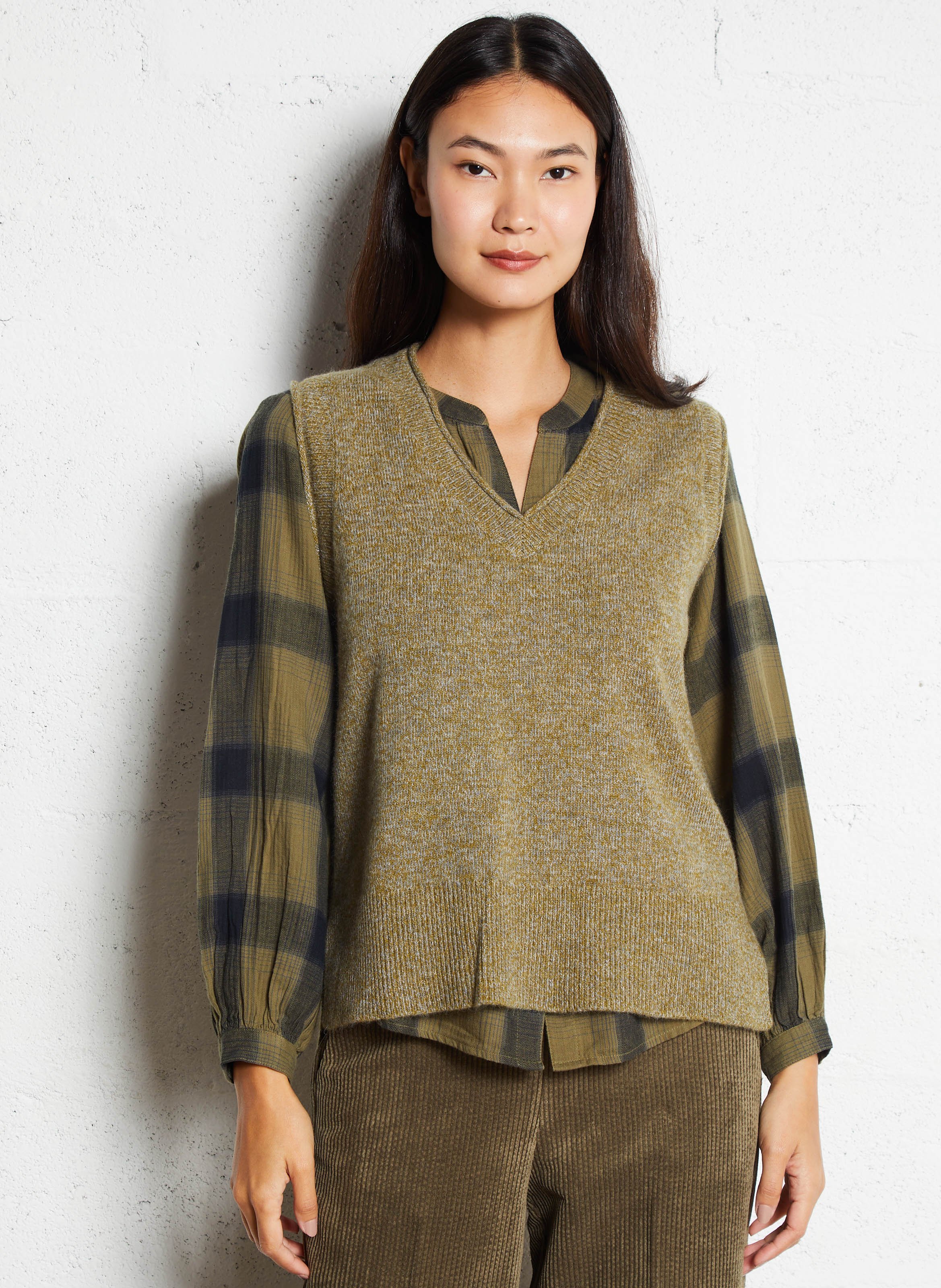 Pull col V sans manches uni en laine MAISON 123