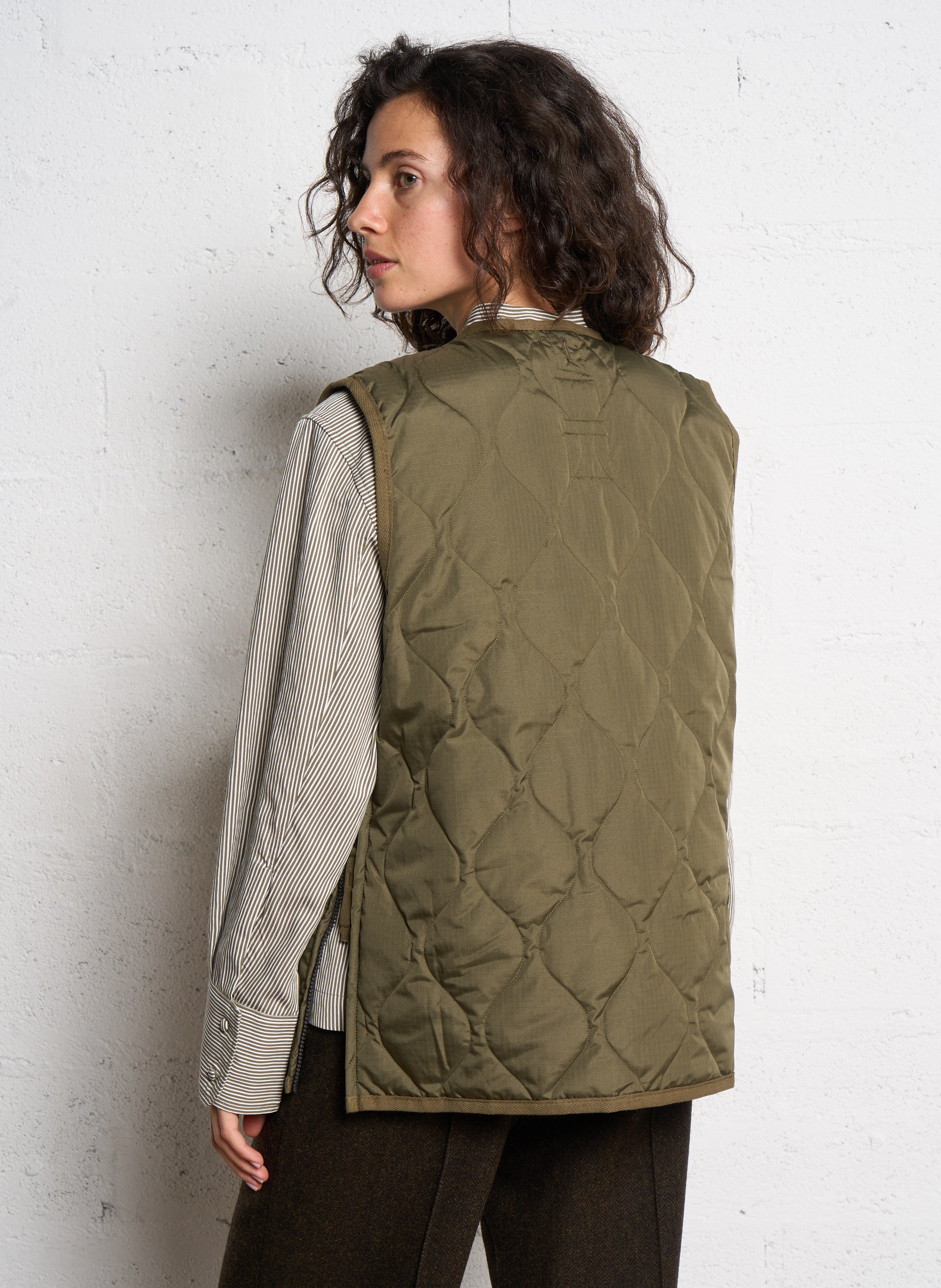 Sleeveless quilted V-neck jacket TAION Green