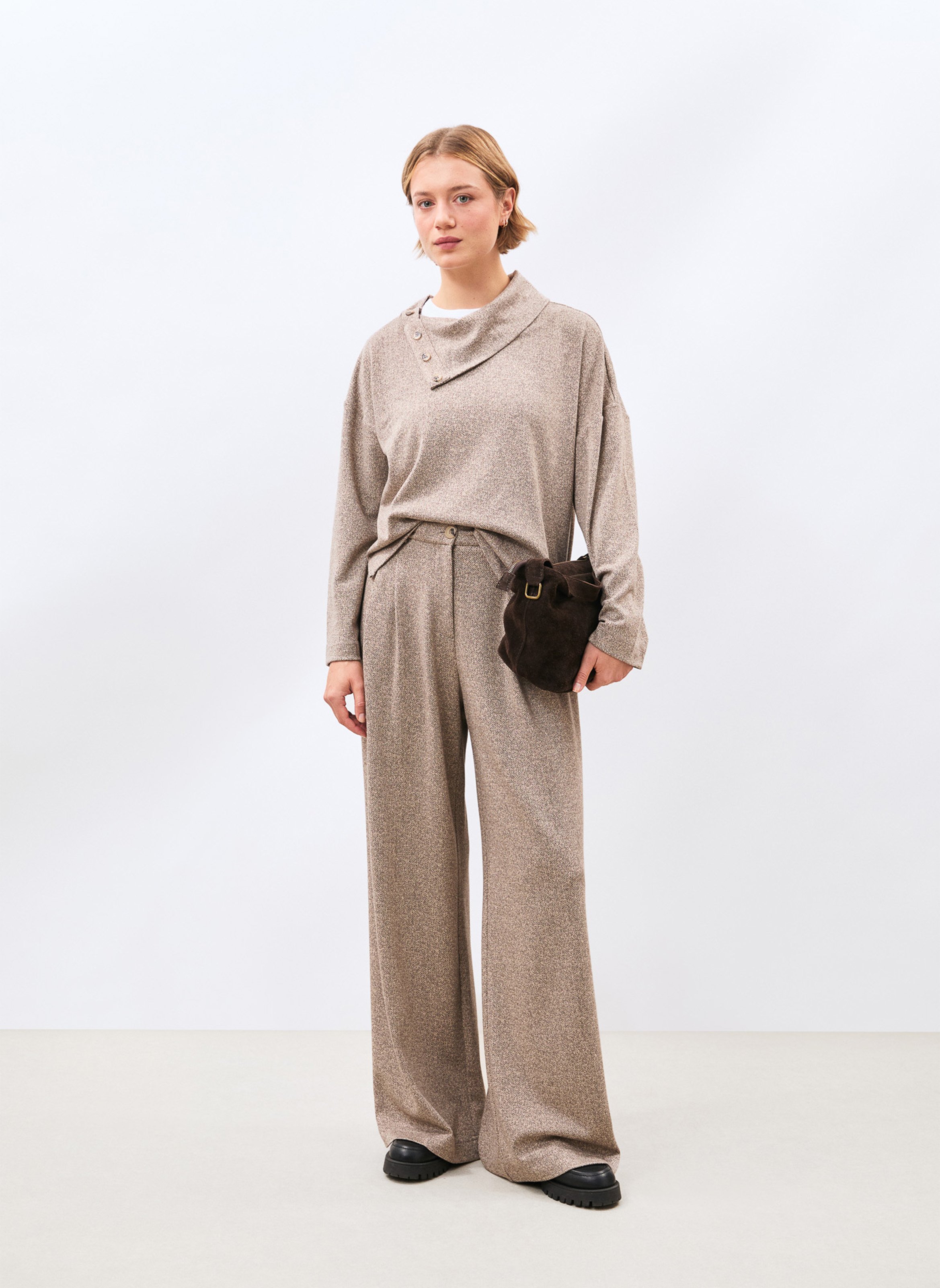 Loose-Fitting Asymmetric High-Neck Herringbone Top HUMILITY Beige