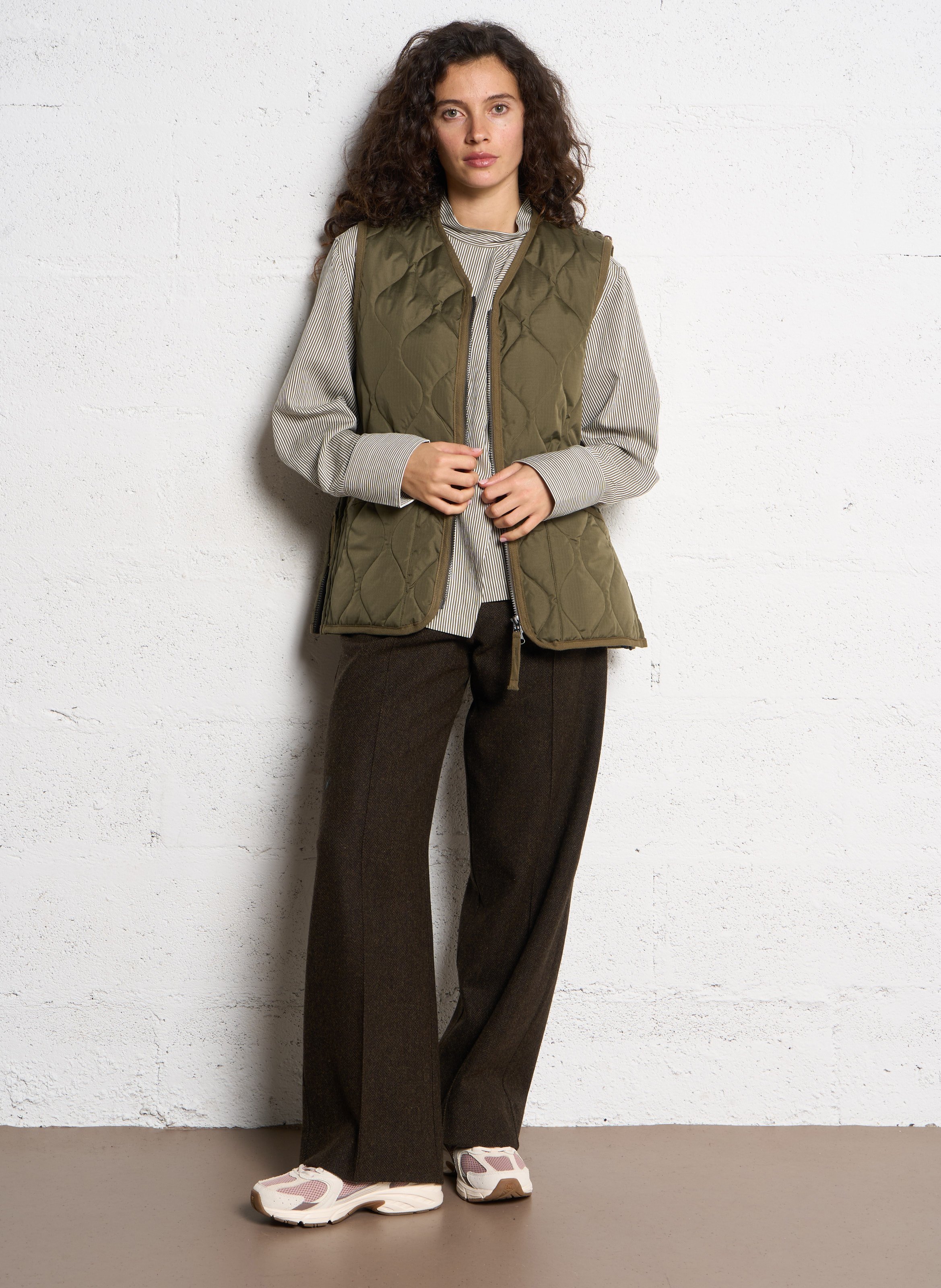 Sleeveless quilted V-neck jacket TAION Green