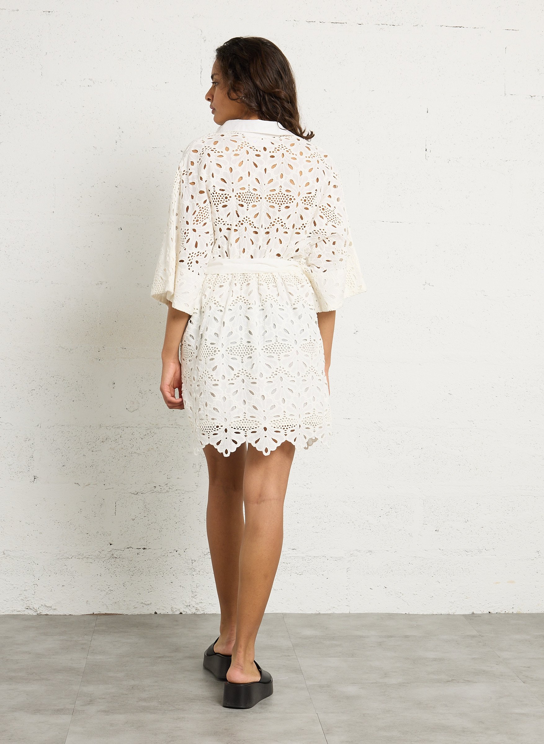 Robe courte brodée col v SUNDRESS Blanc