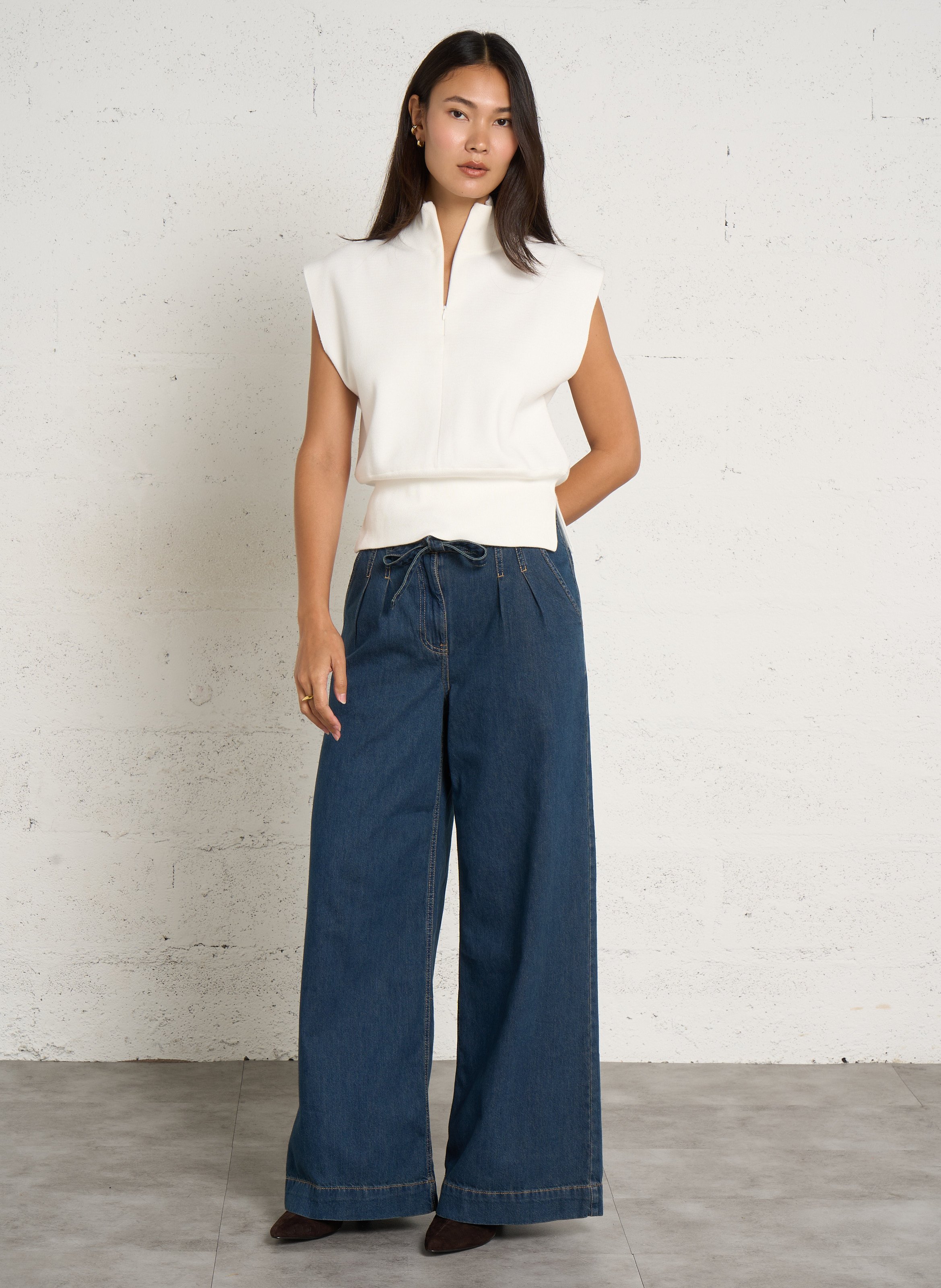 Sleeveless Straight Fit Trucker Collar Pullover IKKS White