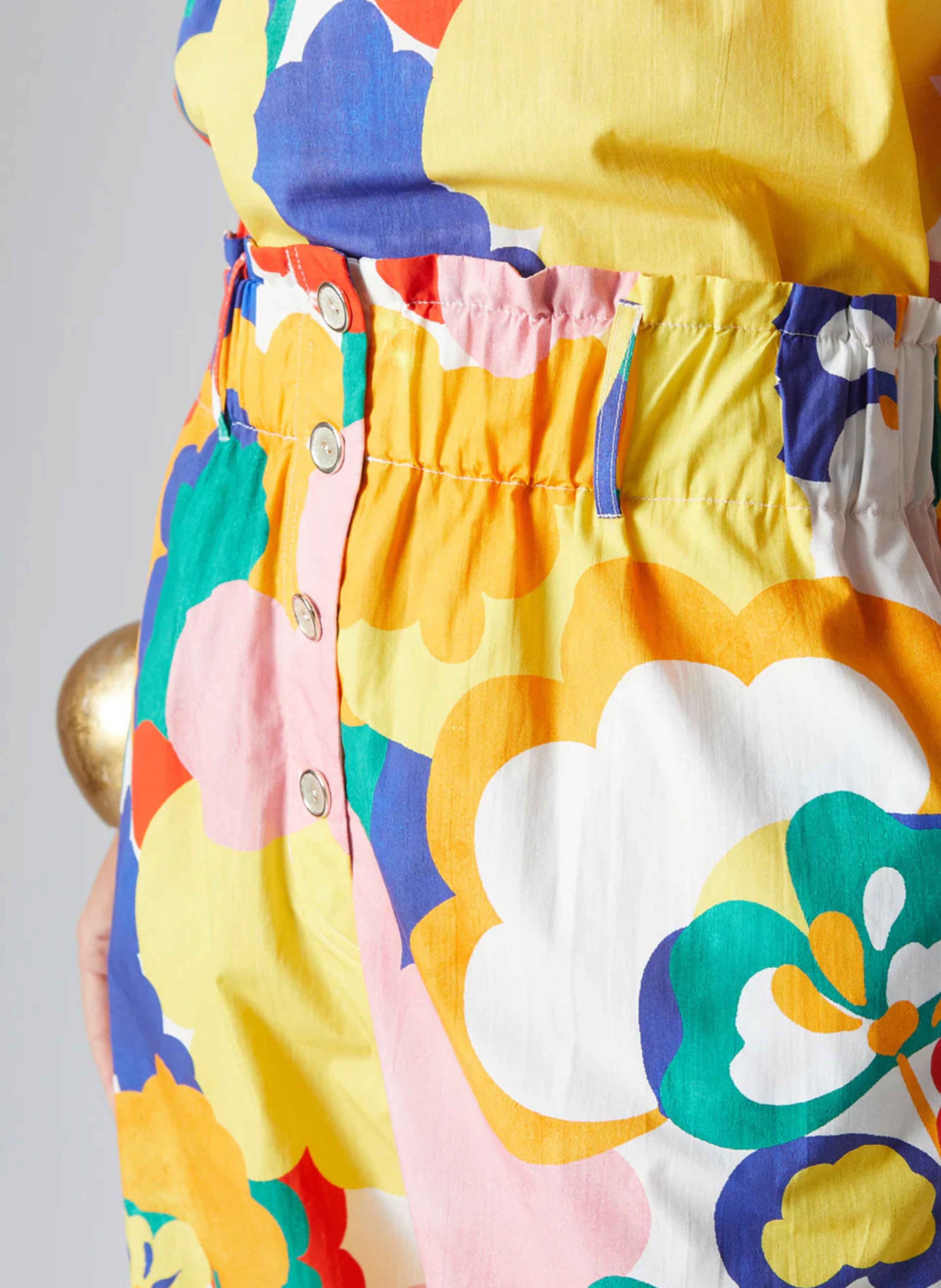 High-waisted buttoned pants with patterns THE LABEL EDITION Multicolored