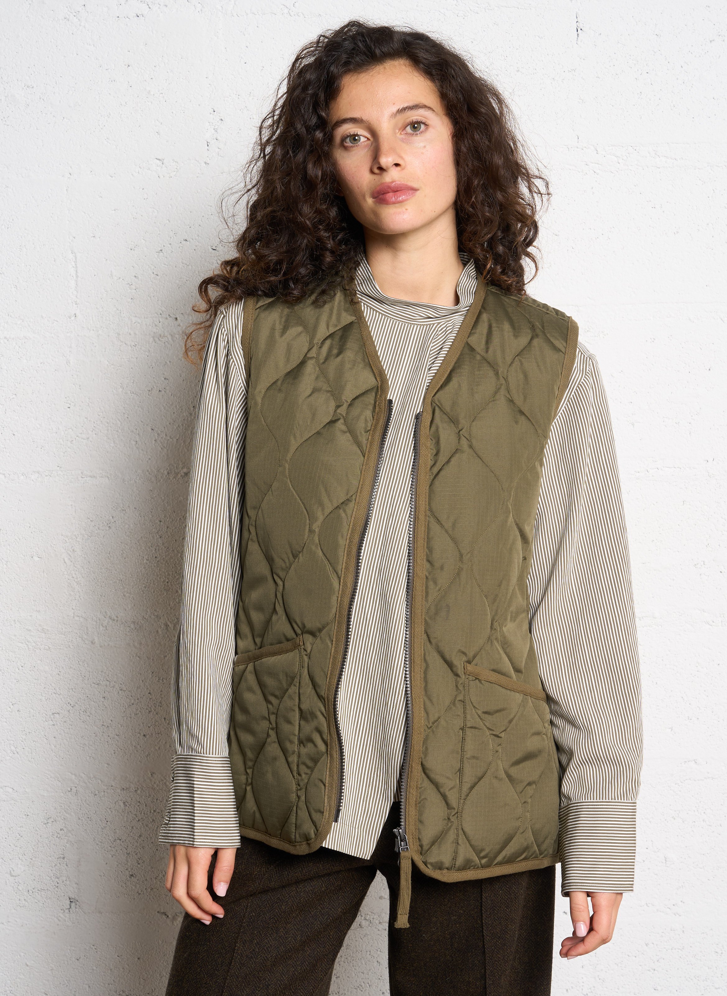 Sleeveless quilted V-neck jacket TAION Green