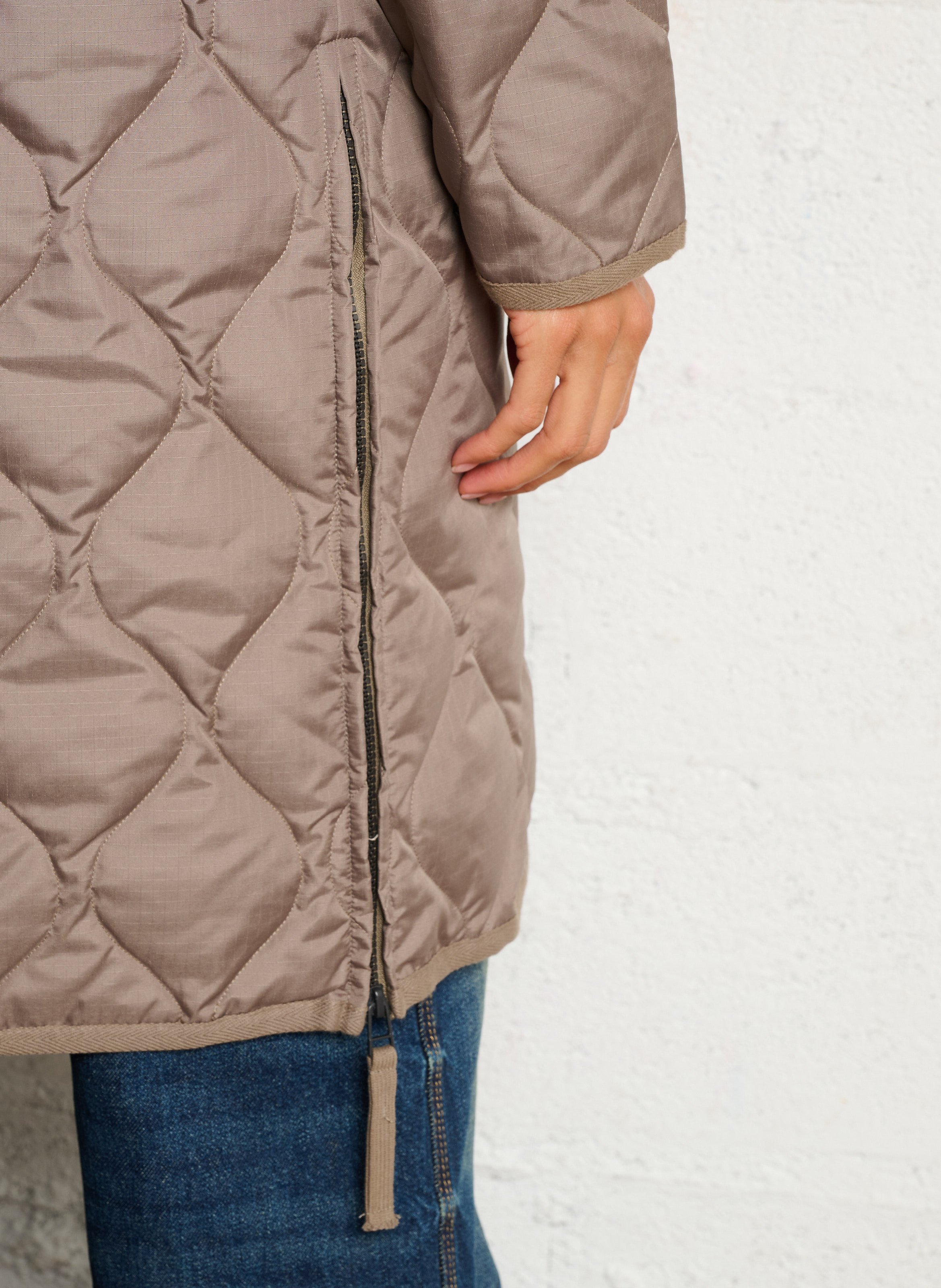 Veste mi-longue matelassée à capuche TAION Marron