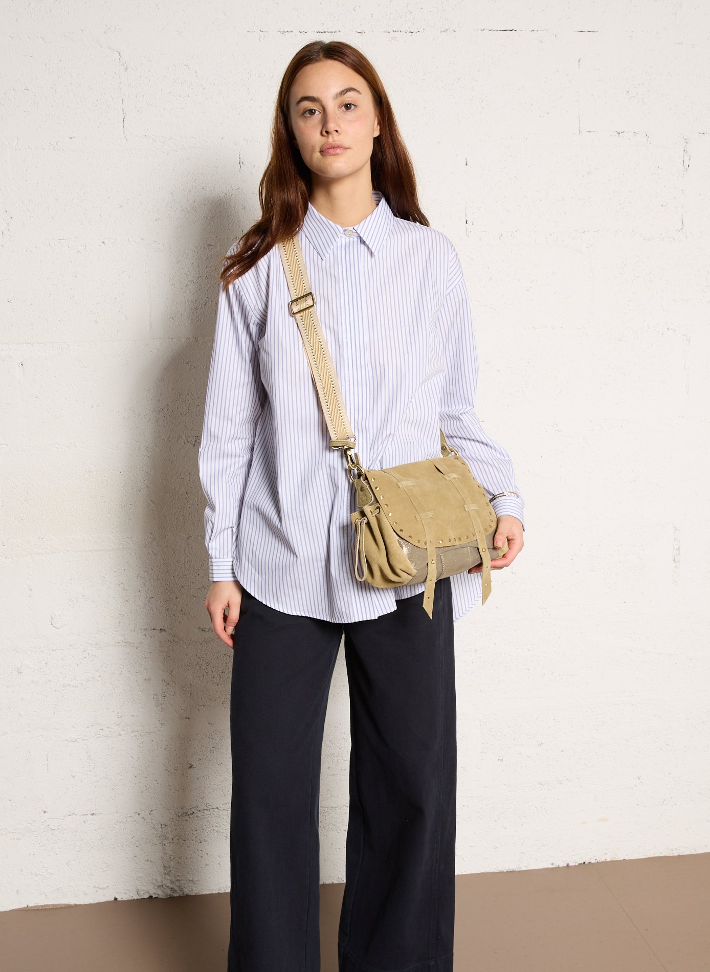 Schoudertas met klep in suède leer MILA LOUISE Groen