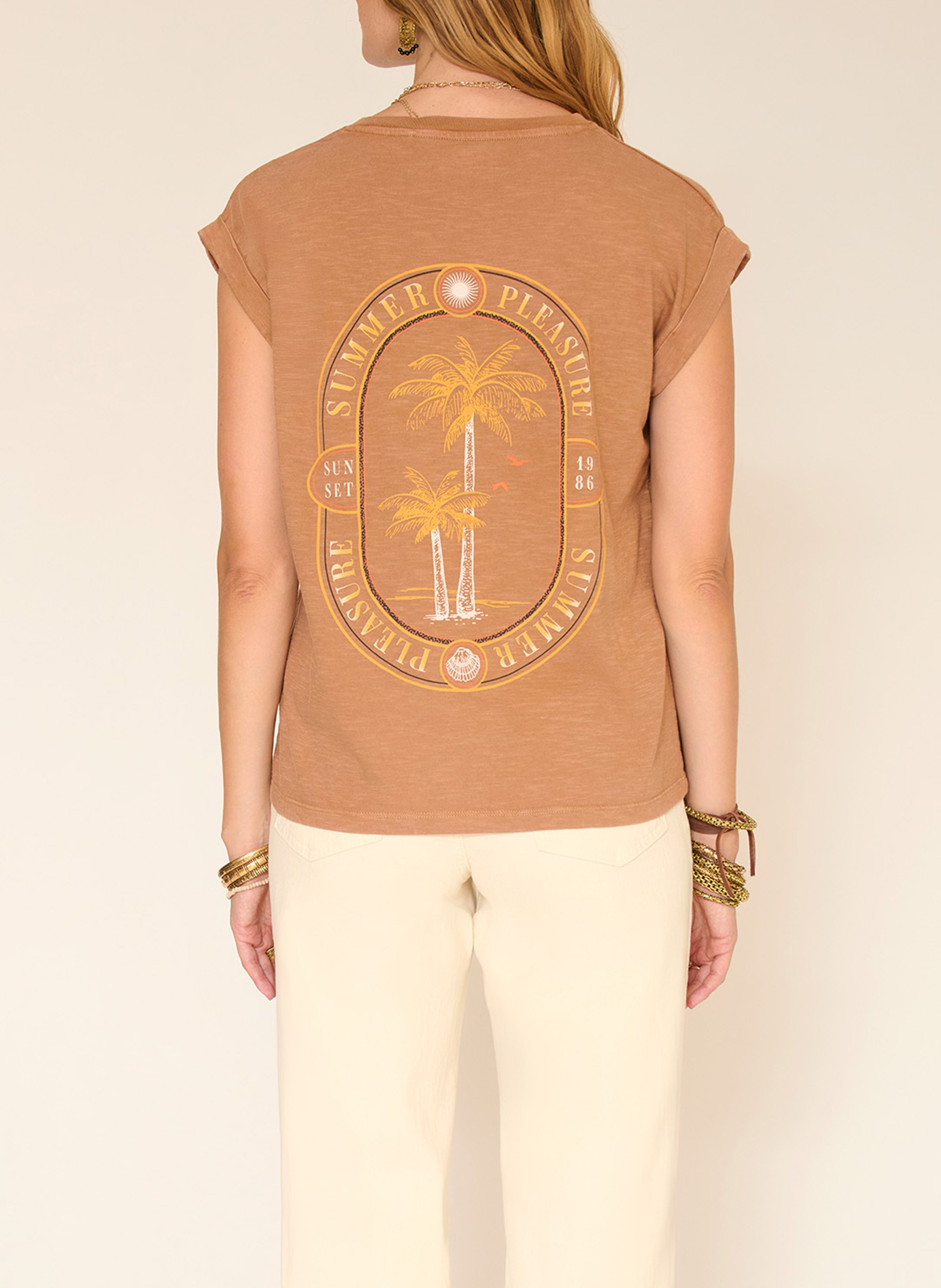 Straight V-neck T-shirt with screen print MKT Brown