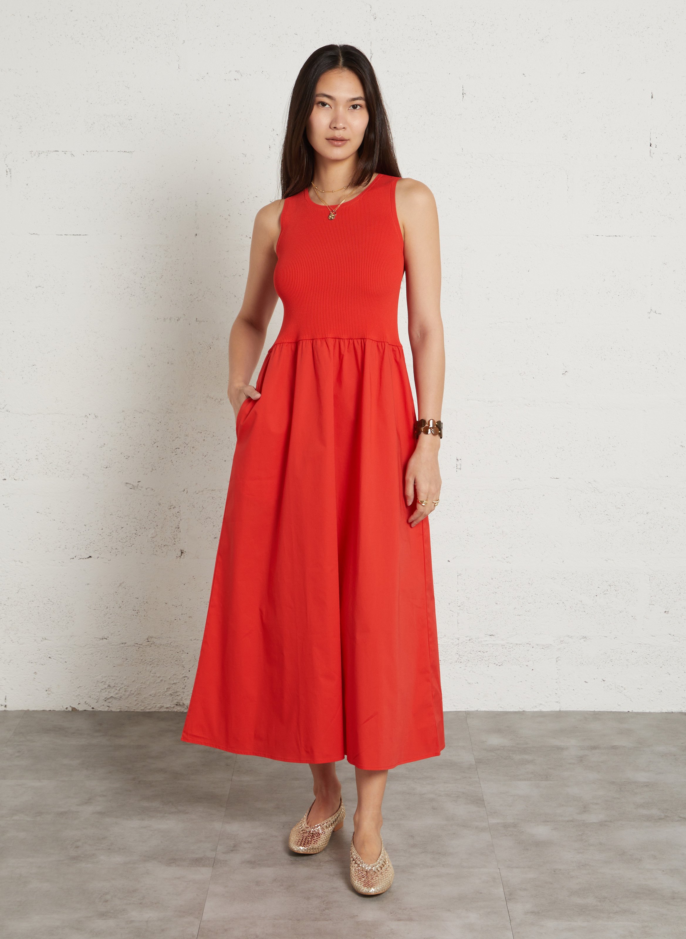 Lange jurk uit twee materialen MAISON 123 Rood