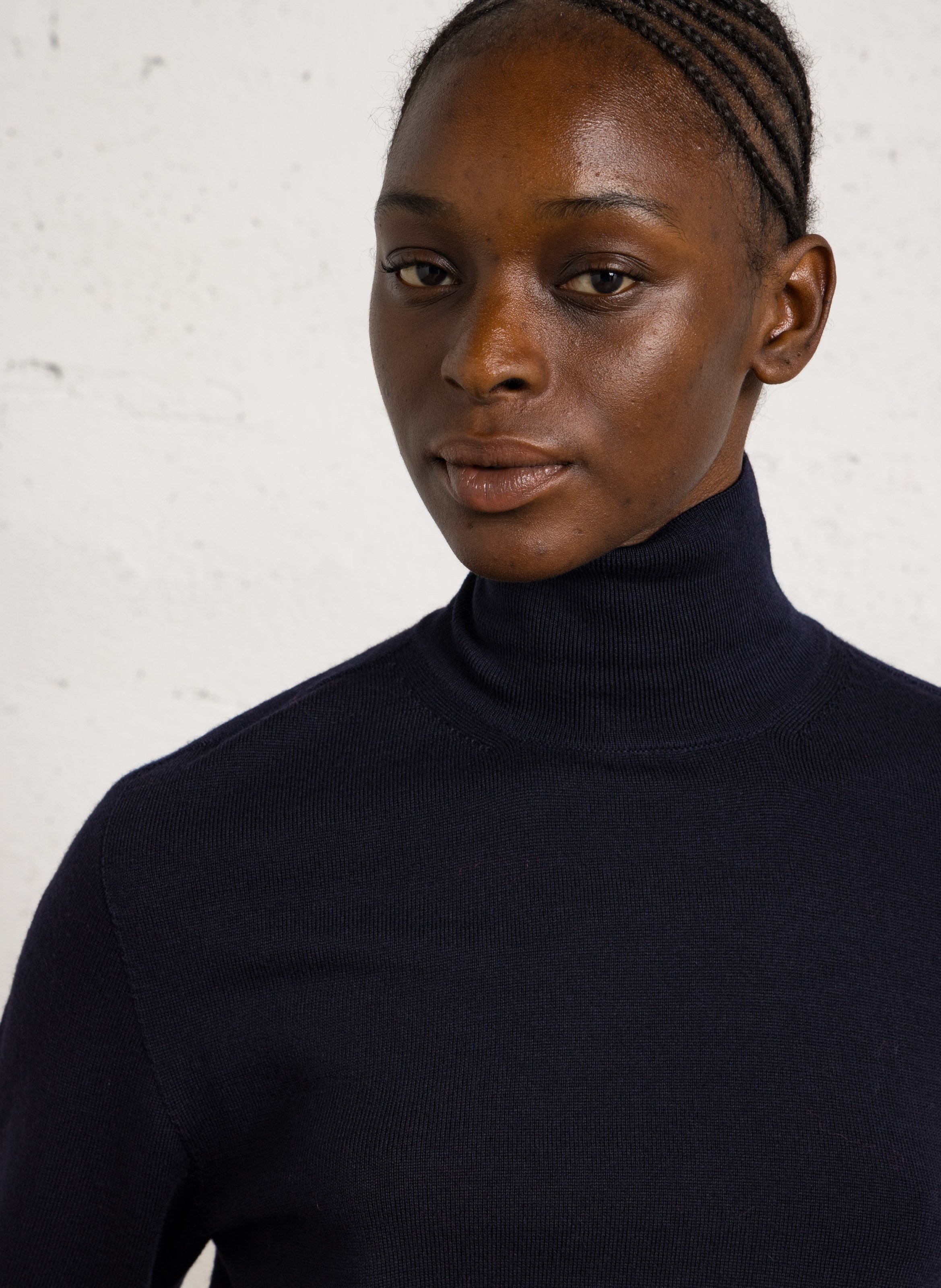 Gerader Pullover mit Rollkragen aus Wolle POMANDERE Blau