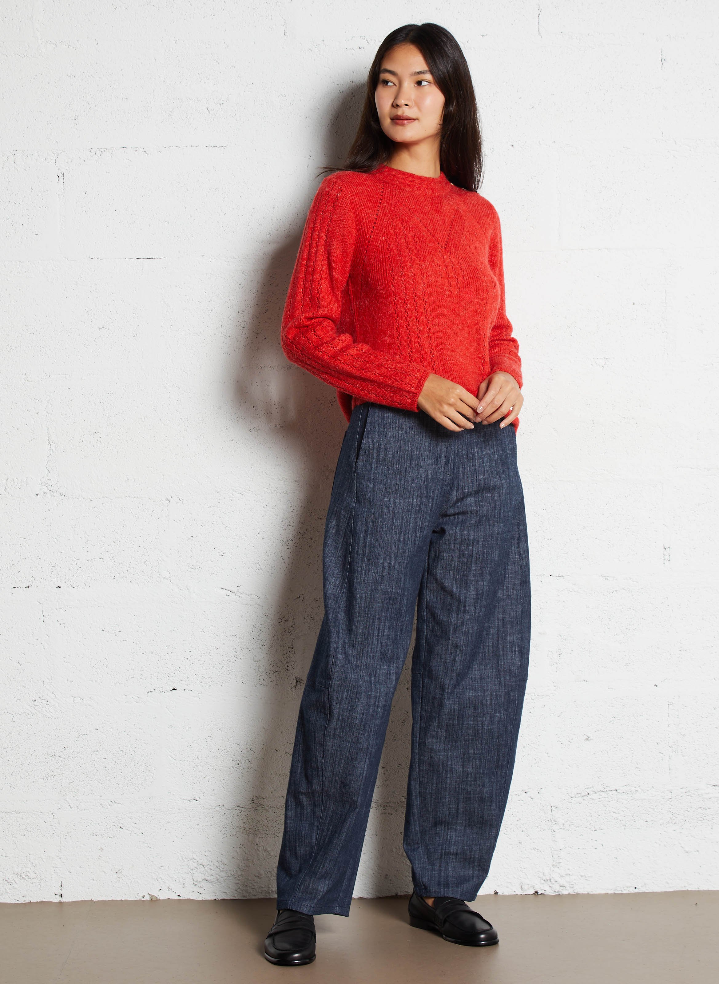 Round neck straight fit sweater in openwork knit I CODE Red