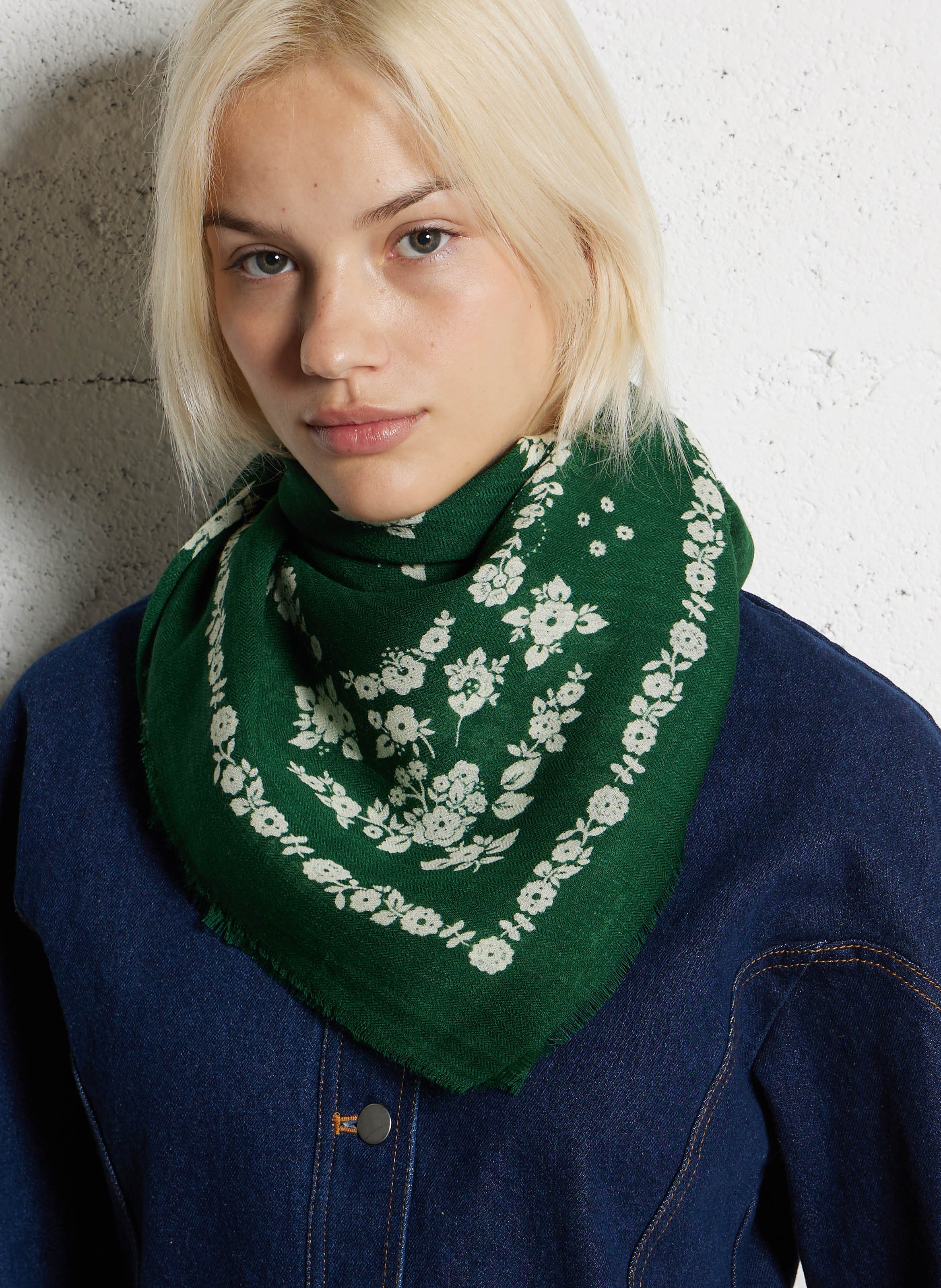 Echarpe motif floral en laine MOISMONT