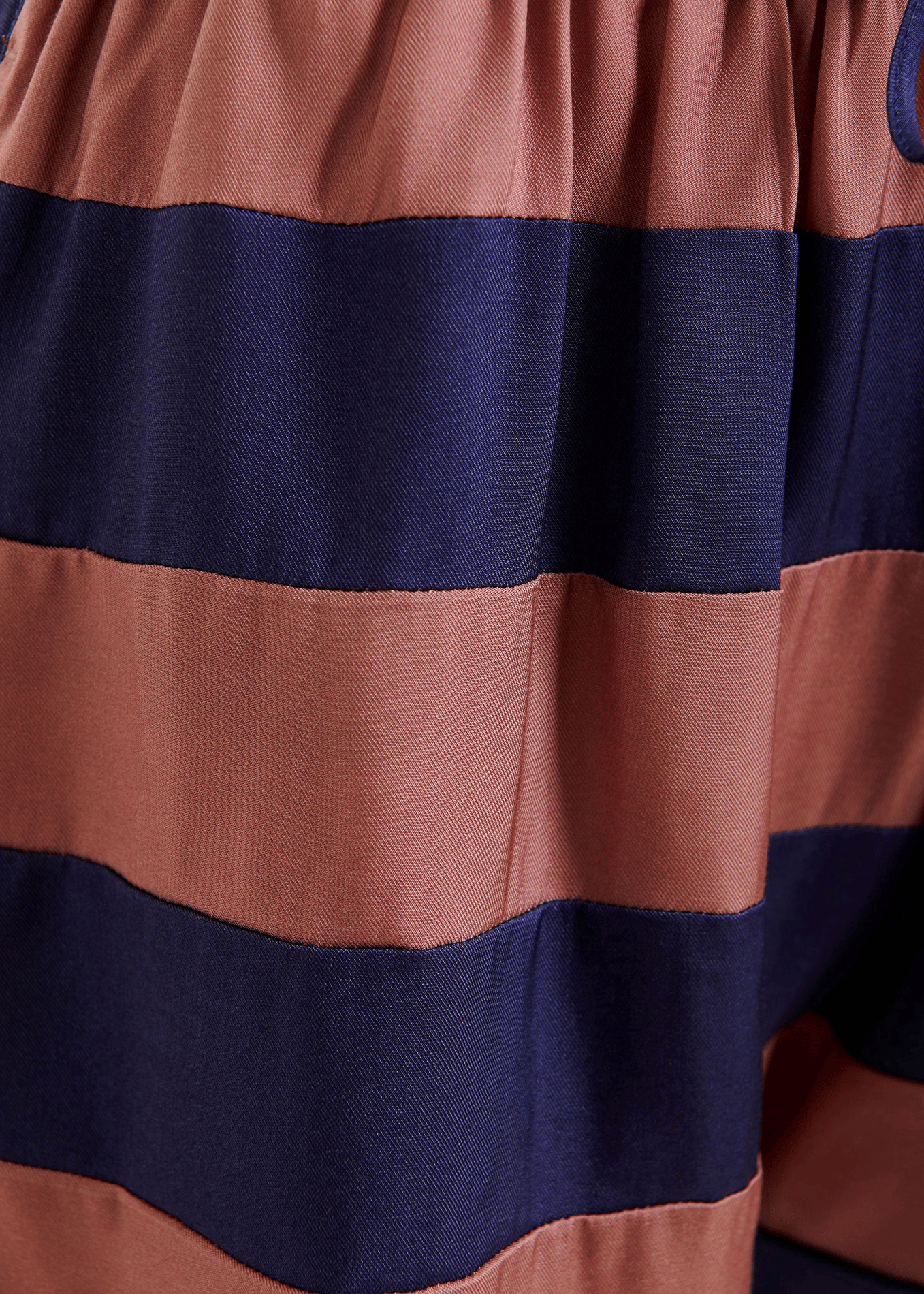 Kurze große gestreifte Shorts ESSENTIEL ANTWERP Rot