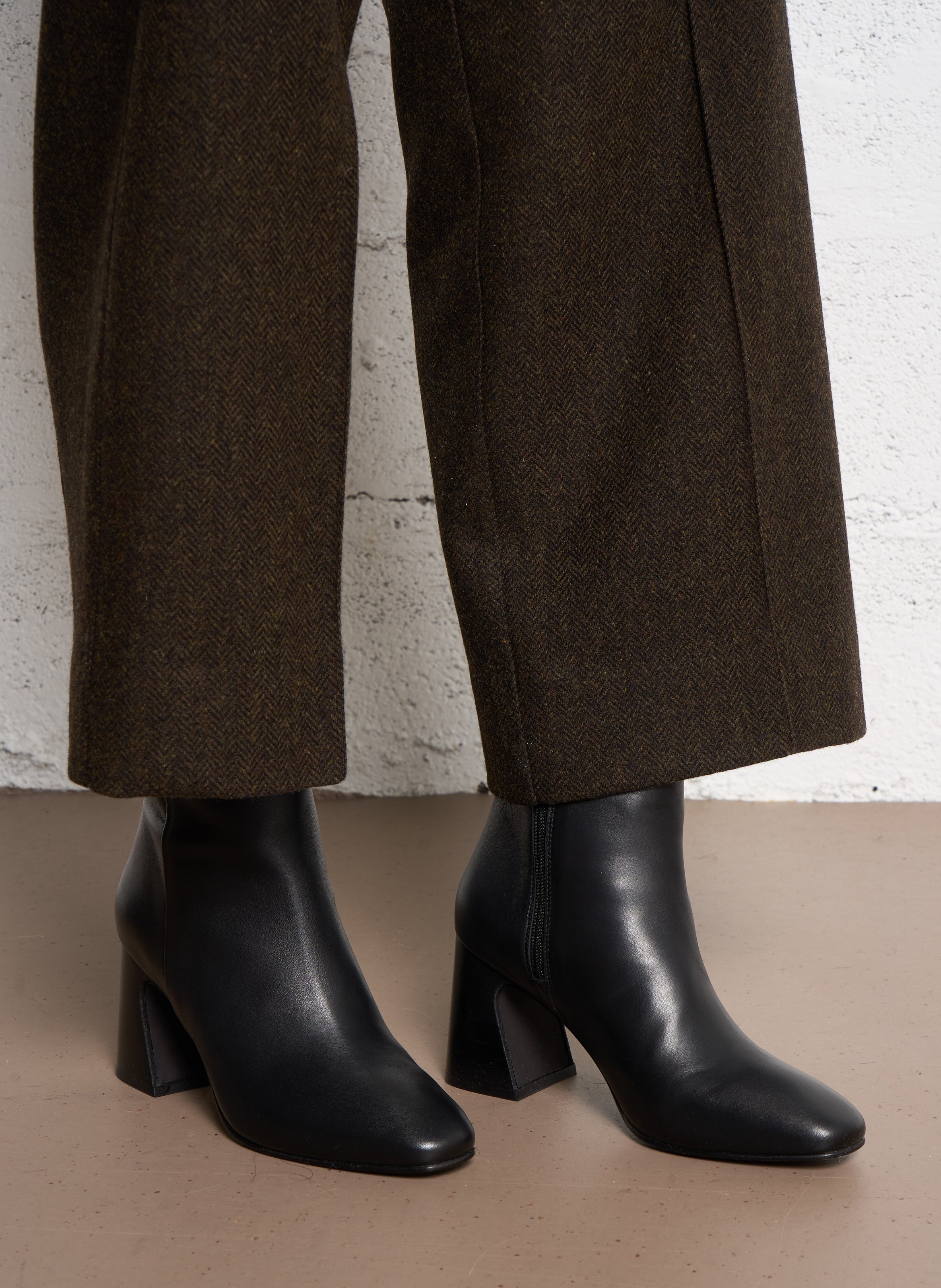 Bottines à talons hauts en cuir lisse BOBBIES Noir