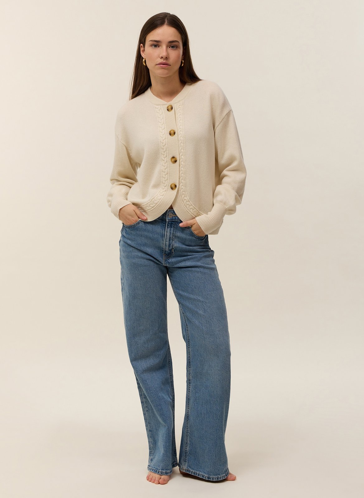 Gerade geschnittener Cardigan mit Teddykragen aus Kaschmir HIRCUS Weiss