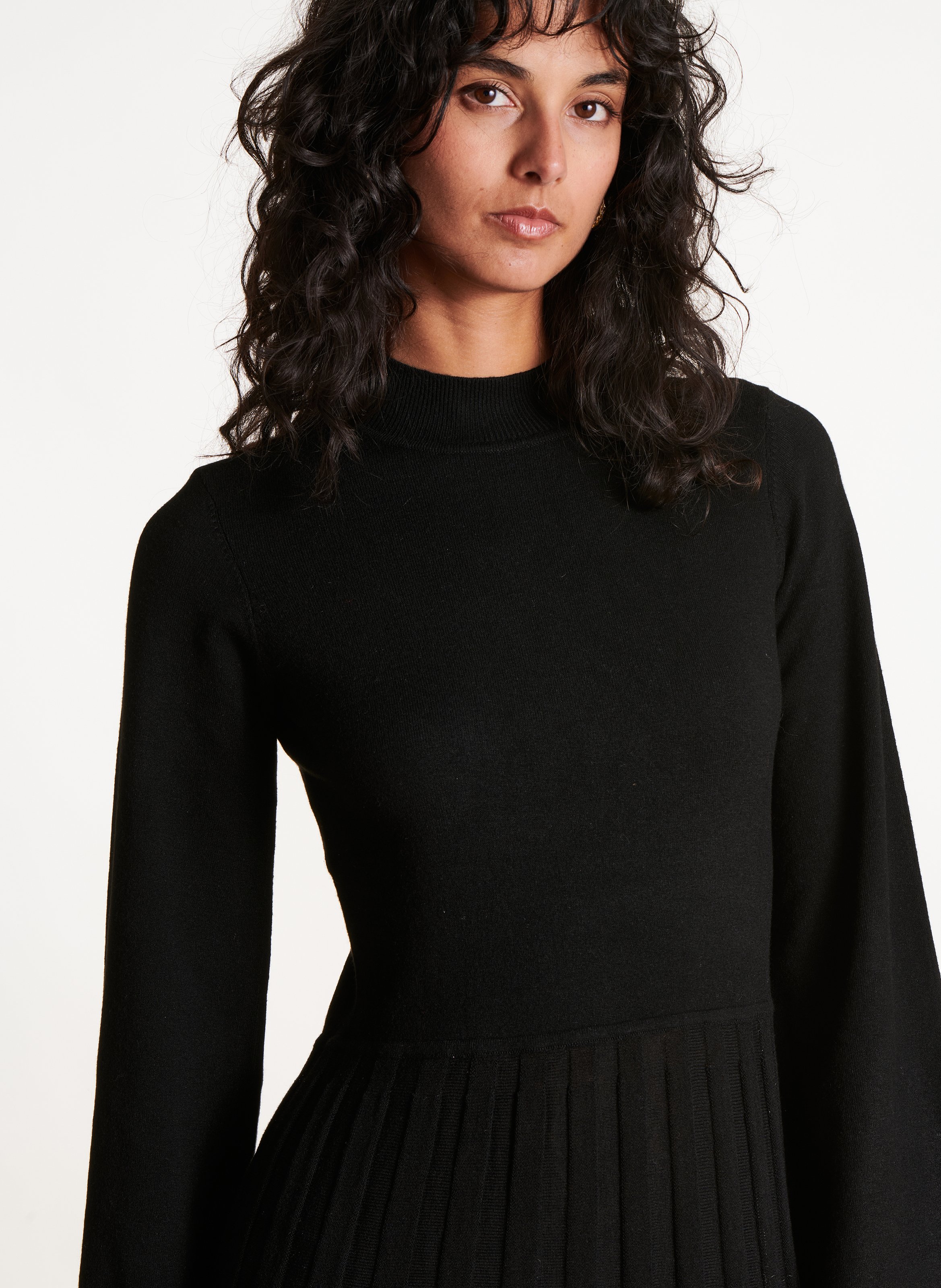 Robe mi-longue cintrée jupe plissée LA FEE MARABOUTEE Noir